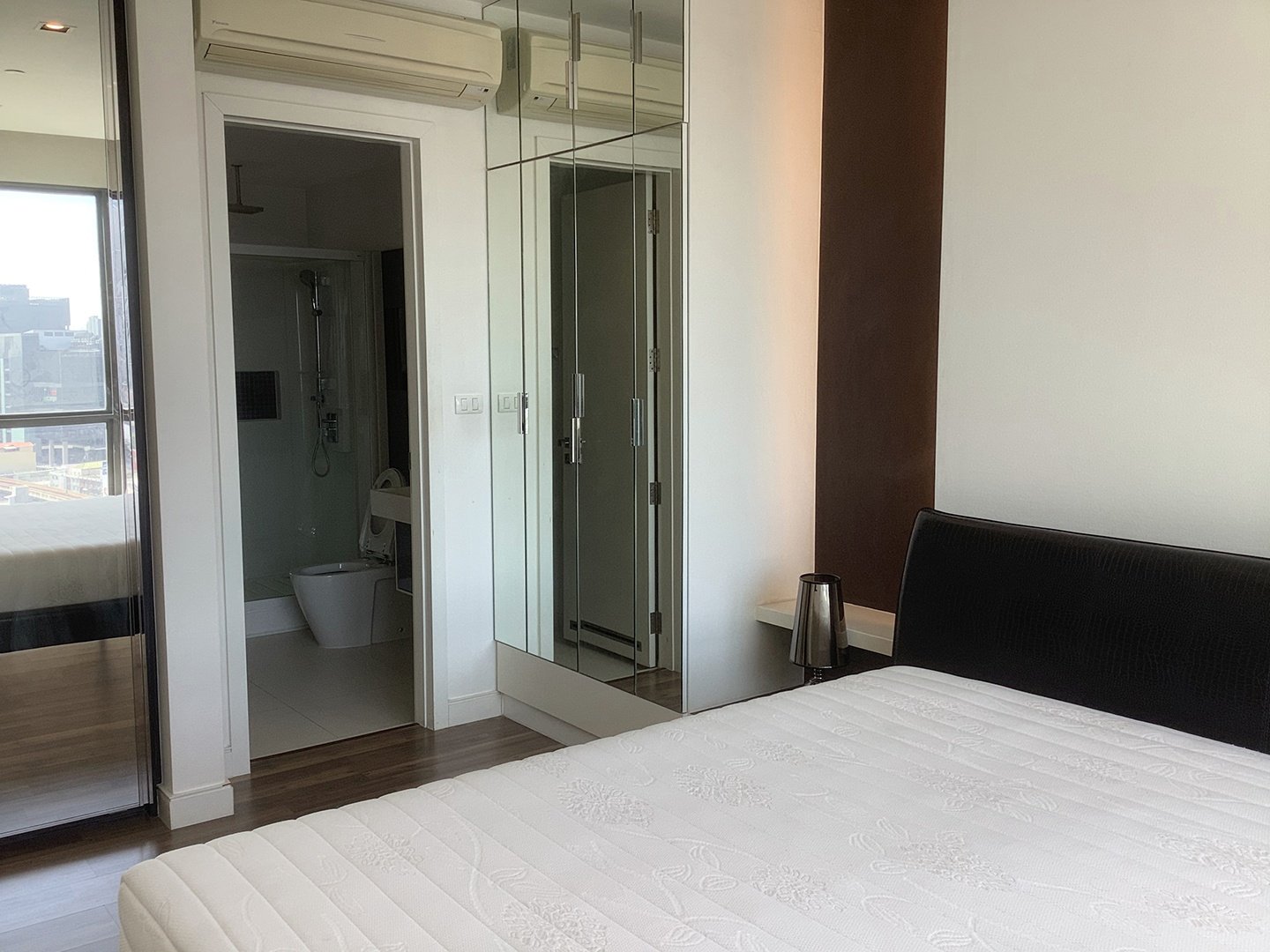 ** ขาย/เช่า! ** The Room Sukhumvit 62 ขายเพียง 12,840,000บาท รวมค่าใช้จ่ายทุกอย่าง เช่าเพียง 40,000บาท/เดือน 2 ห้องนอน 2 ห้องนอน 77ตรม. ใกล้ BTS ปุณณวิถี เฟอร์นิเจอร์ครบพร้อมเข้าอยู่ (ราคาต่อรองได้) PROP000357