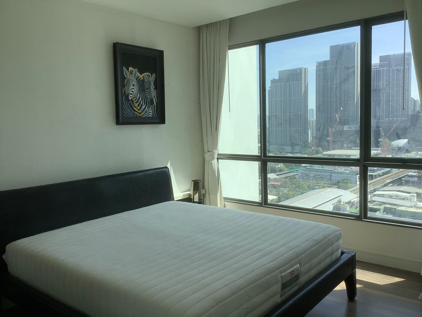 ** ขาย/เช่า! ** The Room Sukhumvit 62 ขายเพียง 12,840,000บาท รวมค่าใช้จ่ายทุกอย่าง เช่าเพียง 40,000บาท/เดือน 2 ห้องนอน 2 ห้องนอน 77ตรม. ใกล้ BTS ปุณณวิถี เฟอร์นิเจอร์ครบพร้อมเข้าอยู่ (ราคาต่อรองได้) PROP000357