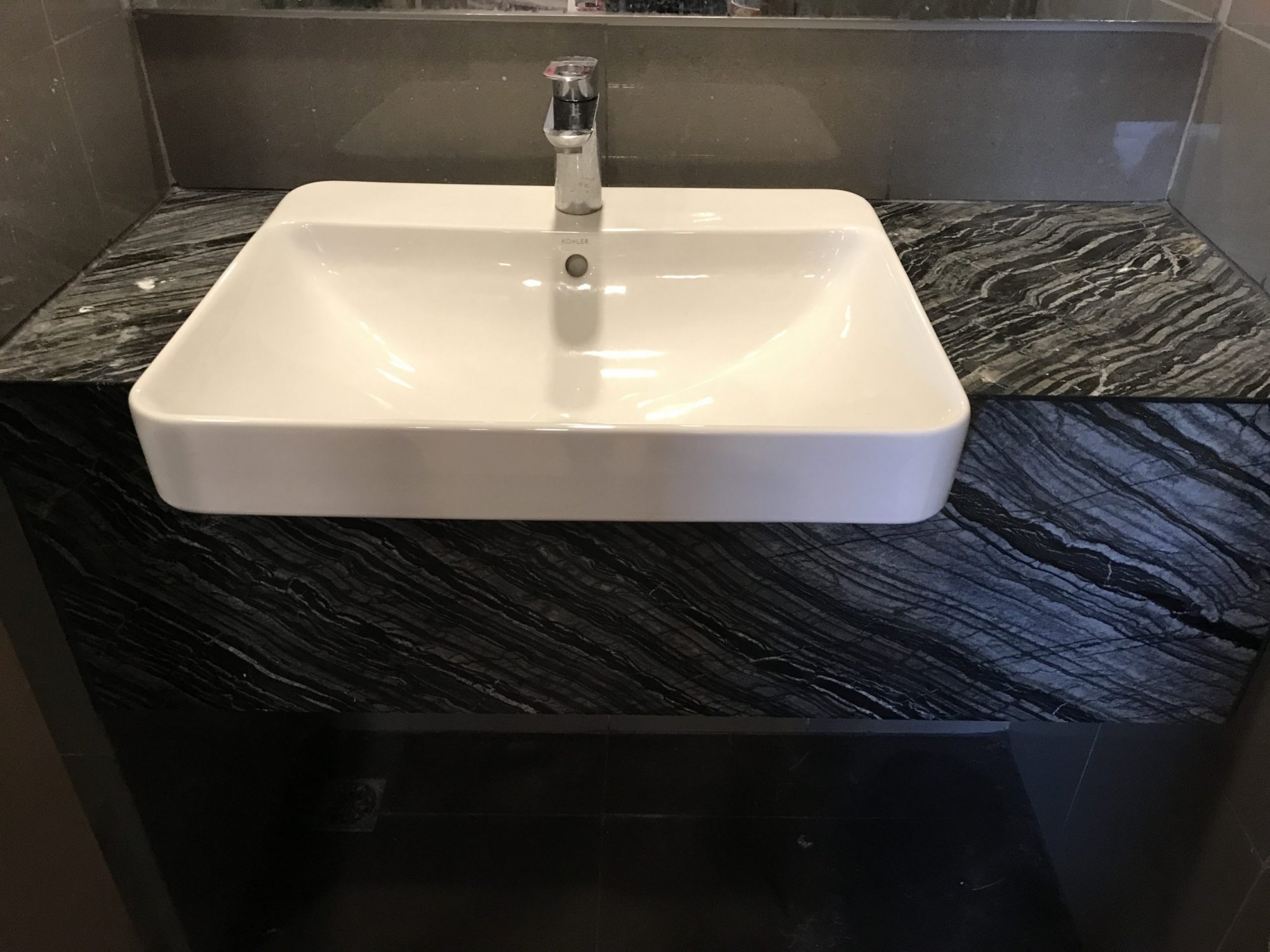 ปล่อยเช่า! แอชตัน จุฬา-สีลม ในราคาเพียง 24,000บาท/เดือน 1 ห้องนอน 1 ห้องน้ำ 30ตรม. ใกล้ MRT สามย่าน เฟอร์นิเจอร์ครบพร้อมเข้าอยู่ PROP000372