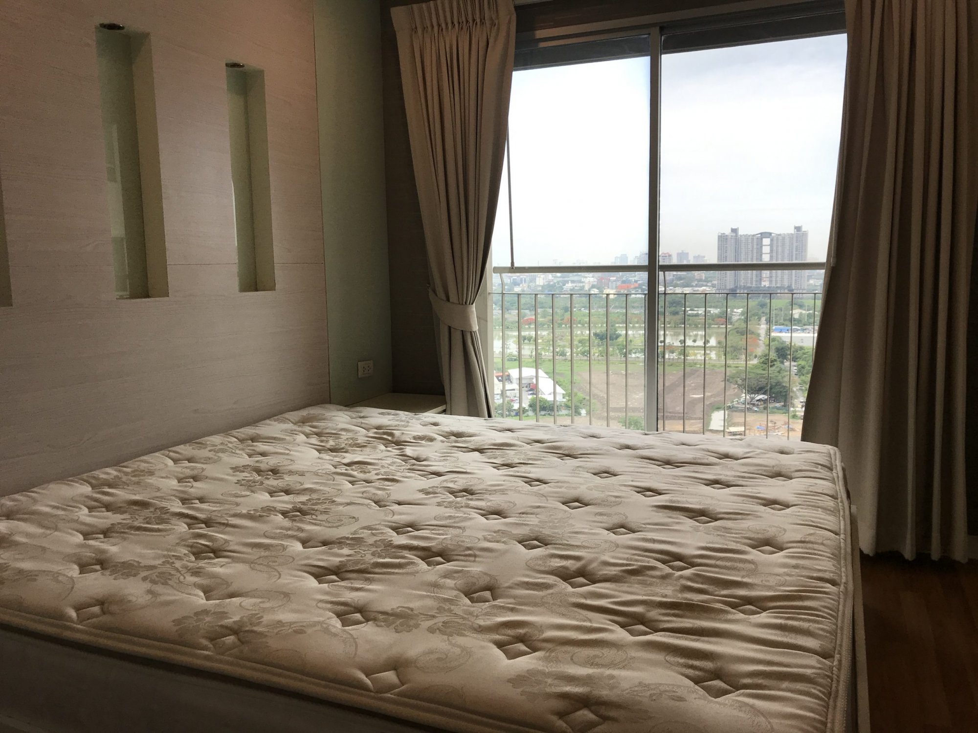 ปล่อยเช่า! Lumpini Place Rama9 - Ratchada ในราคาเพียง 15,000บาท/เดือน 1 ห้องนอน 1 ห้องน้ำ 37ตรม. ใกล้ MRT พระราม 9 เฟอร์นิเจอร์ครบพร้อมเข้าอยู่ PROP000373