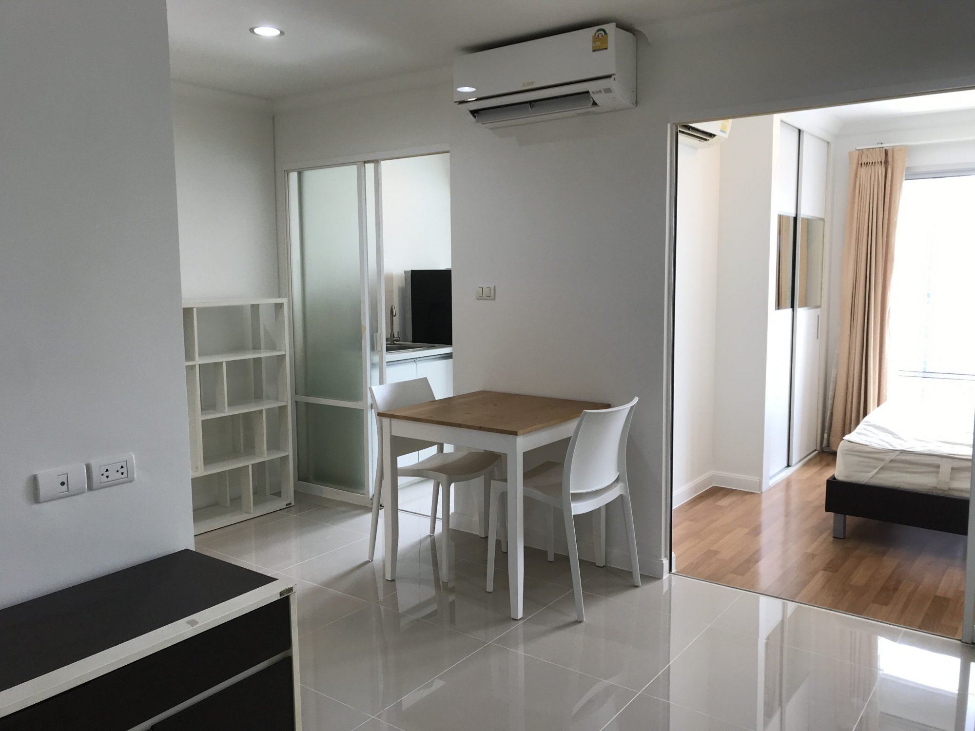 ** Hot Deal! ** Lumpini Place Rama9 - Ratchada ปล่อยเช่า ในราคาเพียง 13,000บาท/เดือน 1 ห้องนอน ขนาด 37ตรม. ใกล้ MRT พระราม 9 เฟอร์นิเจอร์ครบพร้อมเข้าอยู่ PROP000374