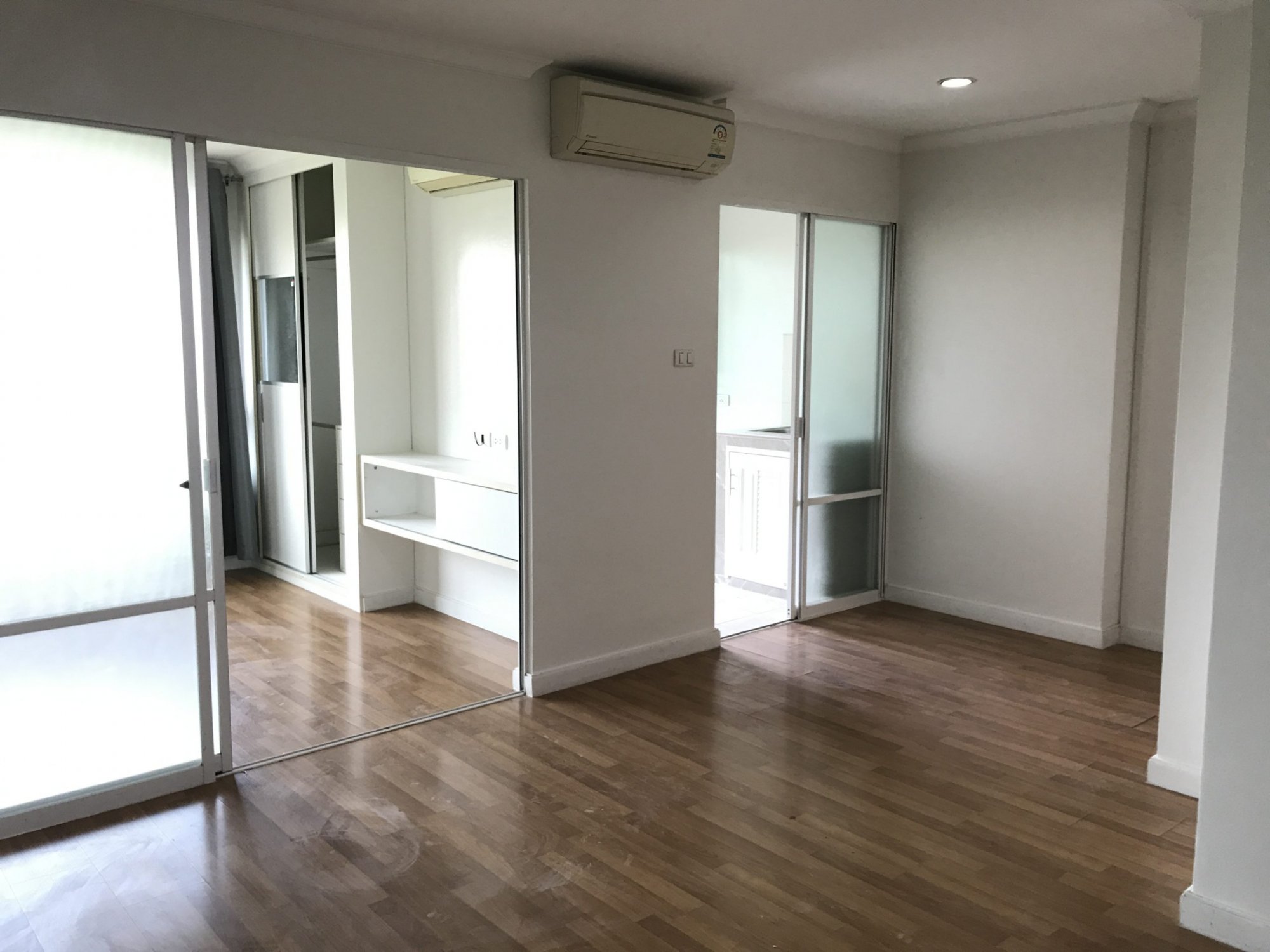 ** Hot Deal! ** Lumpini Place Rama9 - Ratchada ปล่อยเช่า ในราคาเพียง 11,000บาท/เดือน 1 ห้องนอน 1 ห้องน้ำ 35ตรม. ใกล้ MRT พระราม 9 เฟอร์นิเจอร์ครบพร้อมเข้าอยู่ PROP000375