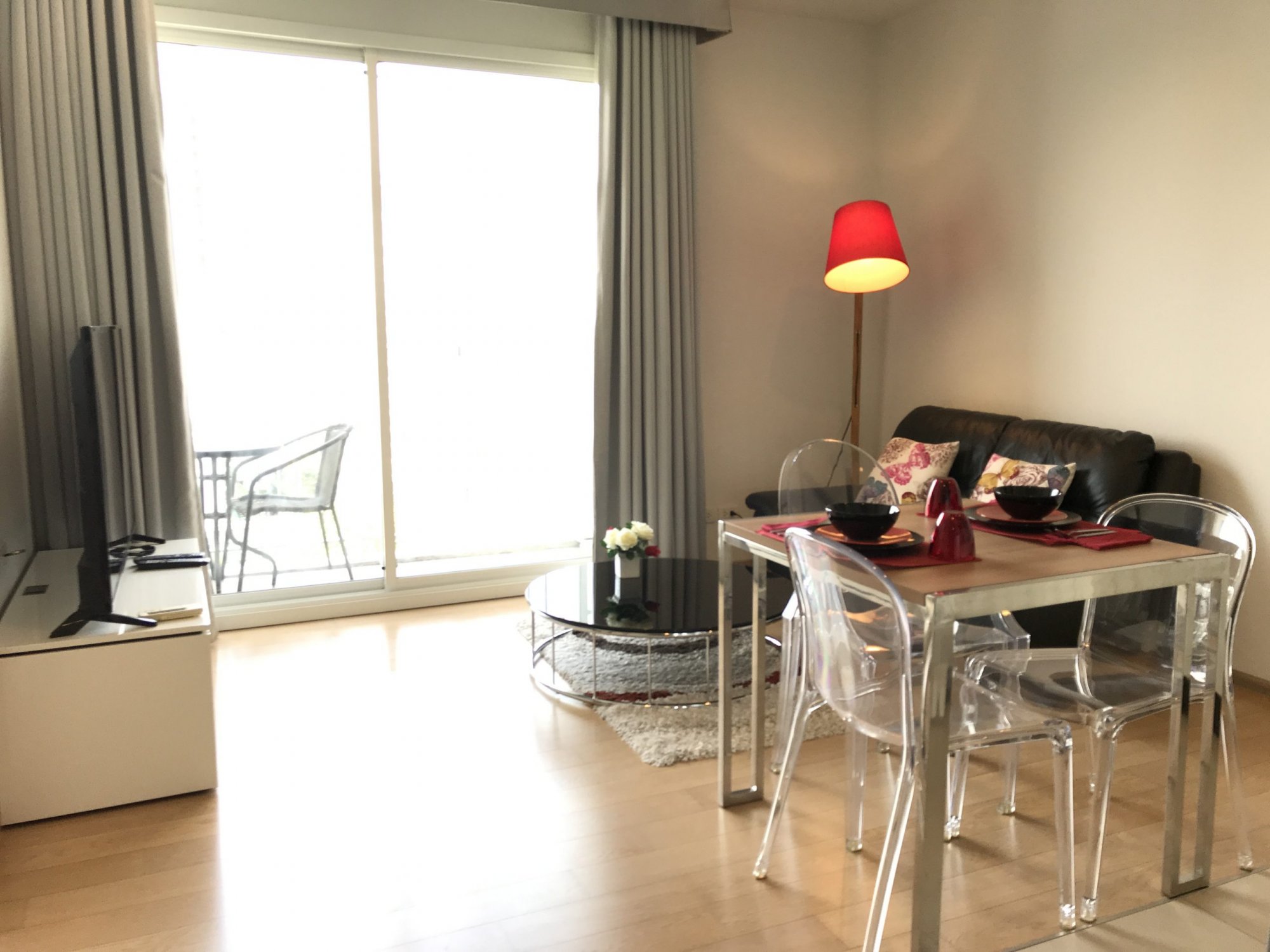 ปล่อยเช่า! HQ Thonglor ในราคาเพียง 55,000บาท/เดือน 1 ห้องนอน 1 ห้องนอน 43ตรม. ห้องใหญ่อยู่สบาย ใกล้ BTS Thonglor เฟอร์เจอร์ครบพร้อมเข้าอยู่ PROP000396
