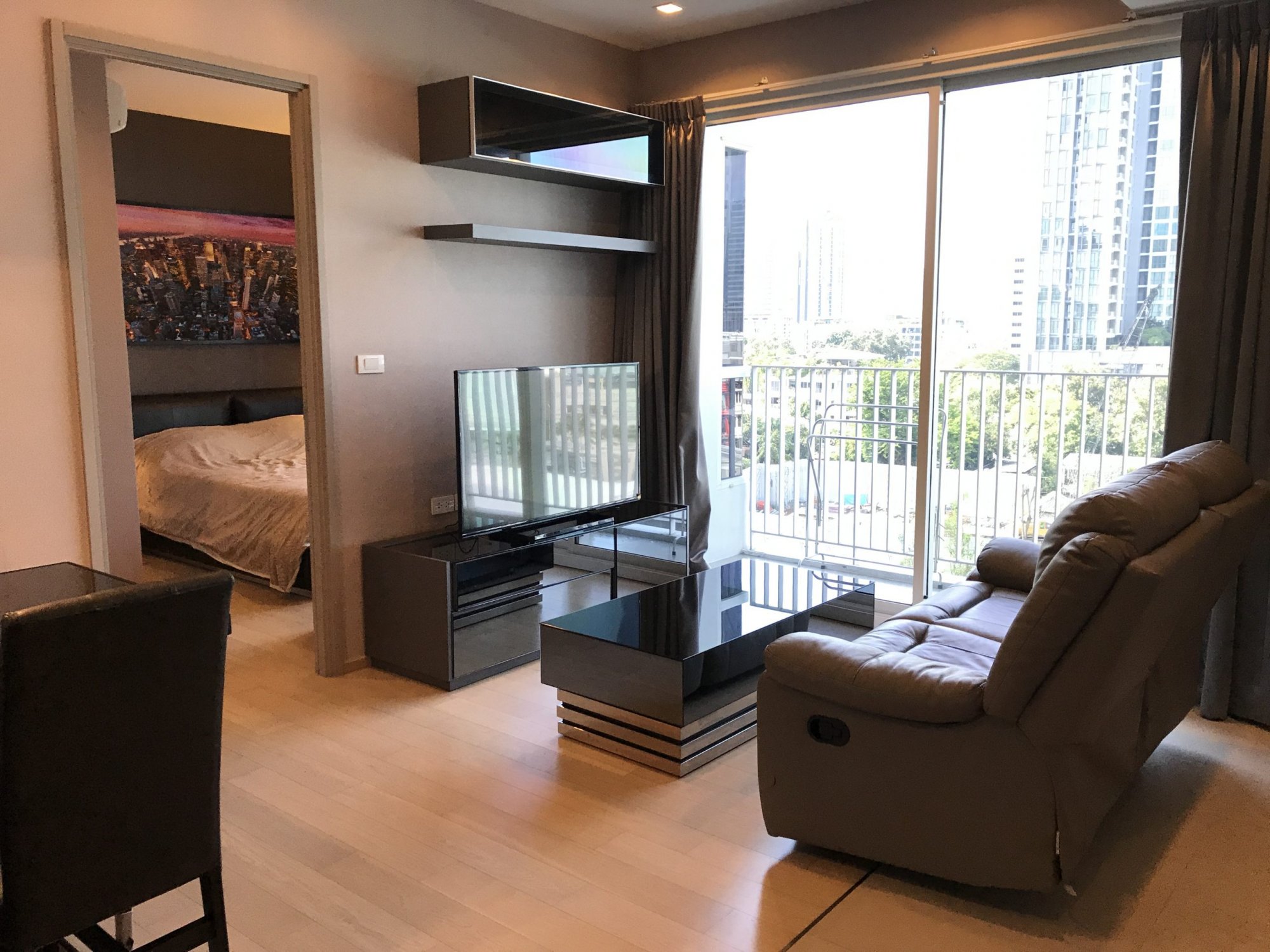 **ขาย/เช่า! ** HQ Thonglor ขายเพียง 9,570,000บาท ค่าโอนคนละครึ่ง เช่าเพียง 35,000บาท/เดือน 1 ห้องนอน 1 ห้องนอน 43ตรม. ห้องใหญ่อยู่สบาย ใกล้ BTS Thonglor PROP000398