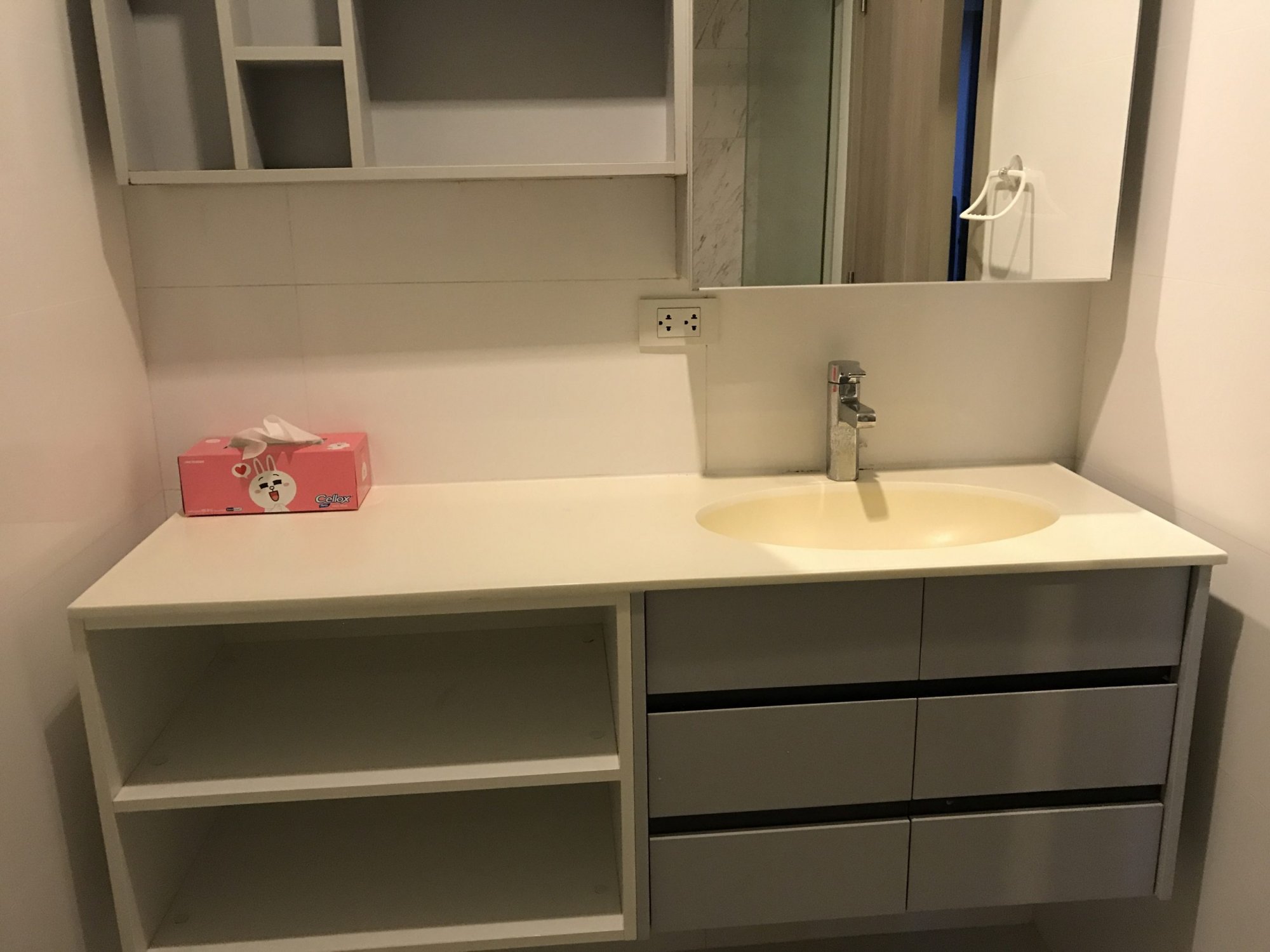 **ขาย/เช่า! ** HQ Thonglor ขายเพียง 9,570,000บาท ค่าโอนคนละครึ่ง เช่าเพียง 35,000บาท/เดือน 1 ห้องนอน 1 ห้องนอน 43ตรม. ห้องใหญ่อยู่สบาย ใกล้ BTS Thonglor PROP000398