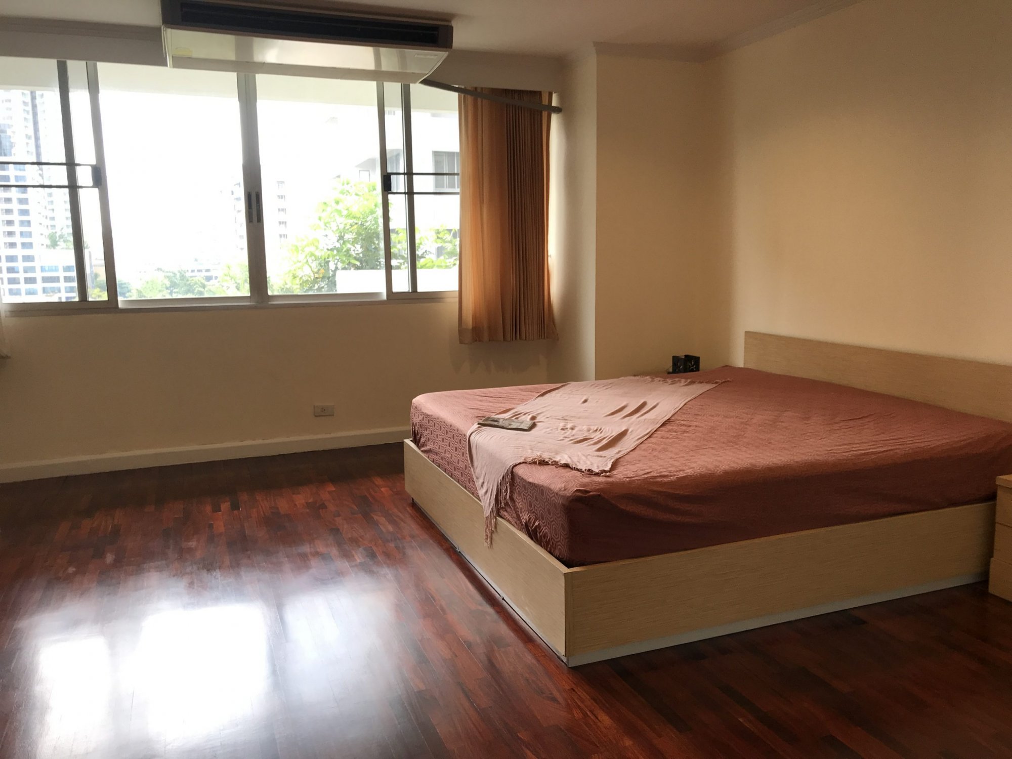 ให้เช่า! D.S. Tower 1 Sukhumvit 33 3 ห้องนอน 200 ตรม. ห้องมุม ใกล่ BTS พร้อมพงษ์ เพียง 65,000บาท/เดือน ตกแต่งห้องใหม่ เฟอร์นิเจอร์ครบพร้อมเข้าอยู่ PROP000415