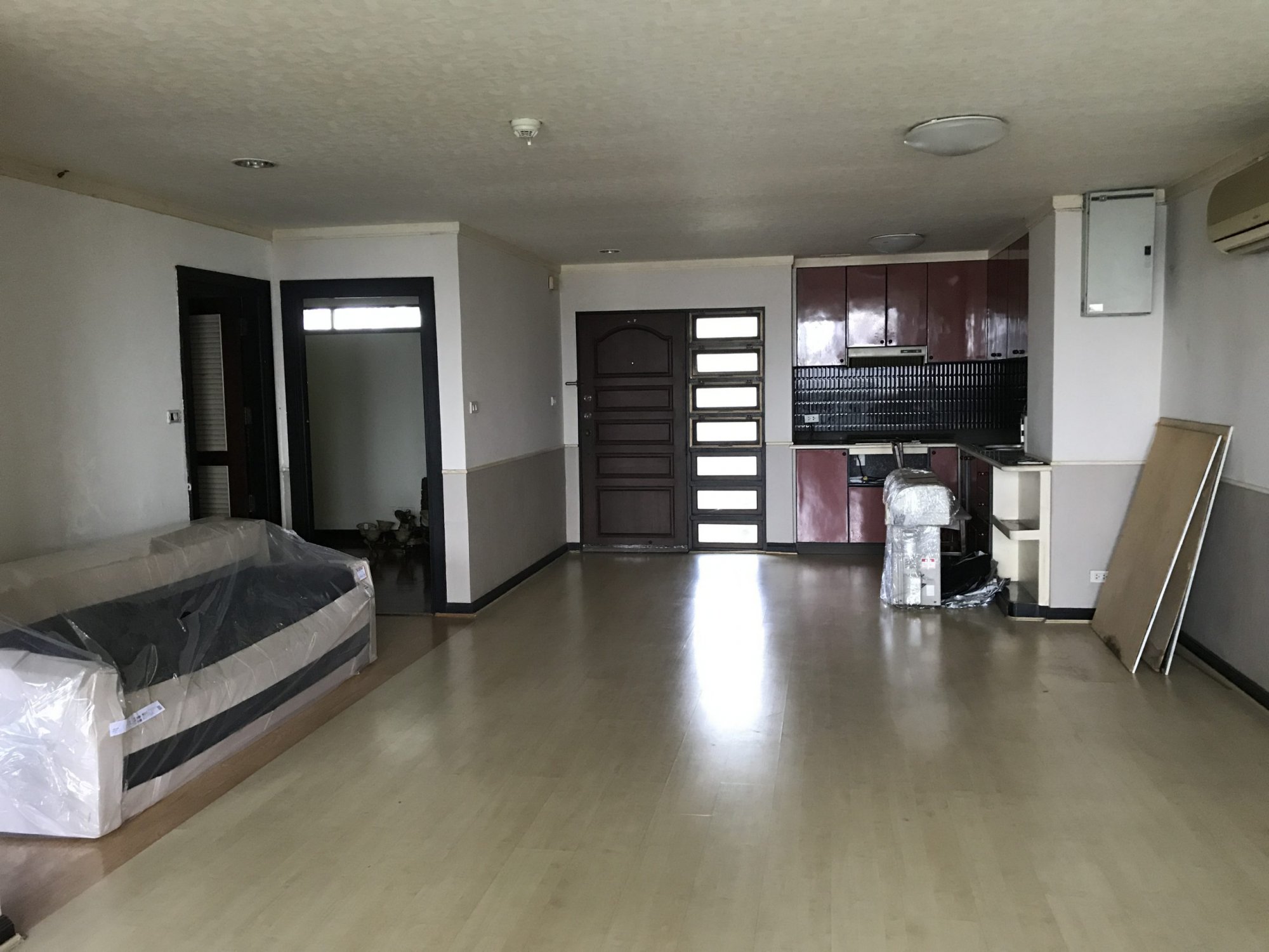 ขาย! Supalai Place สุขุมวิท 39  2 ห้องนอน 96.7 ตรม. ใกล้ BTS พร้อมพงษ์ เพียง 6,500,000 บาท รวมค่าใช้จ่ายทุกอย่าง เฟอร์นิเจอร์ครบพร้อมเข้าอยู่ PROP000418