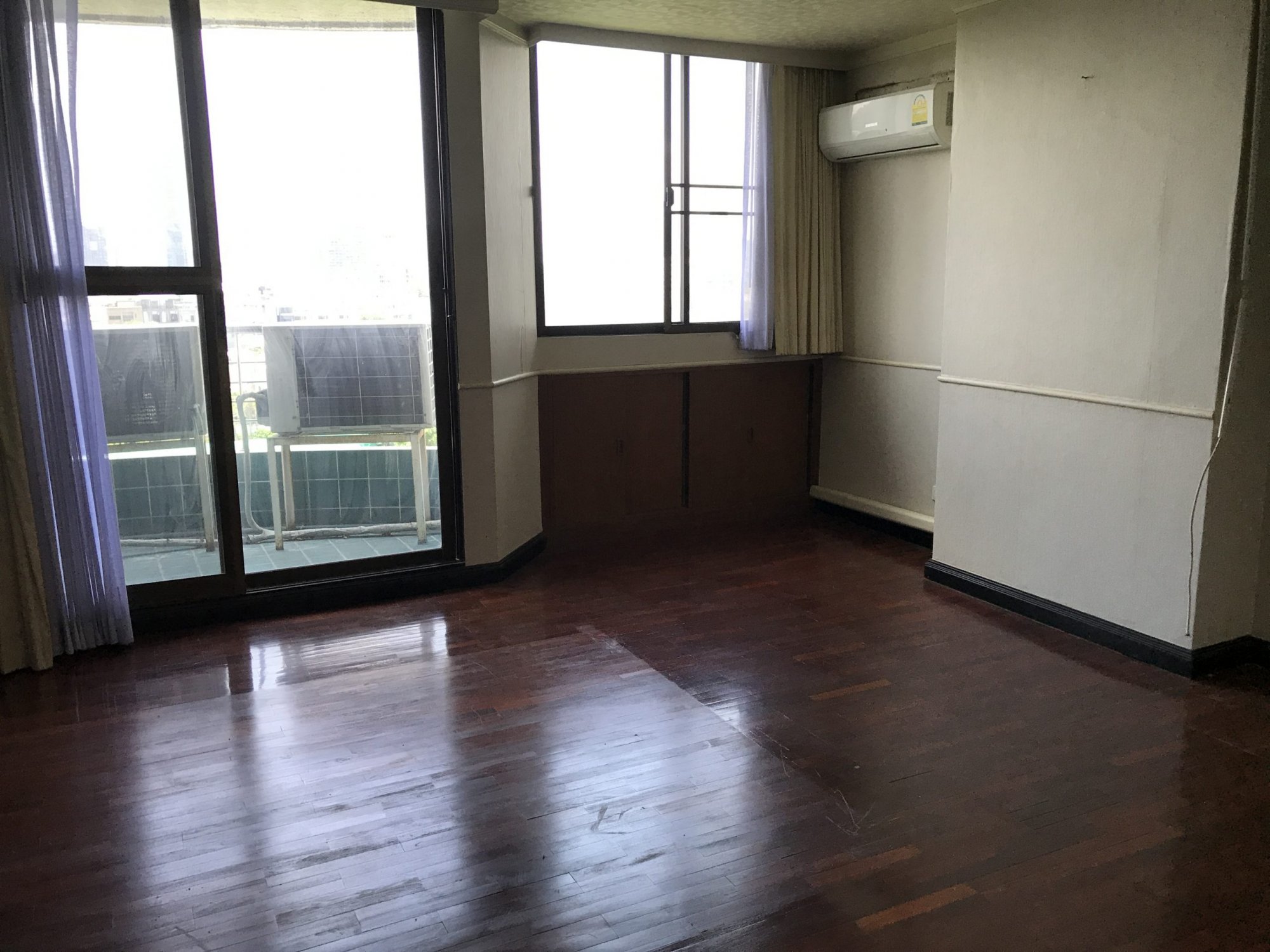 ขาย! Supalai Place สุขุมวิท 39  2 ห้องนอน 96.7 ตรม. ใกล้ BTS พร้อมพงษ์ เพียง 6,500,000 บาท รวมค่าใช้จ่ายทุกอย่าง เฟอร์นิเจอร์ครบพร้อมเข้าอยู่ PROP000418