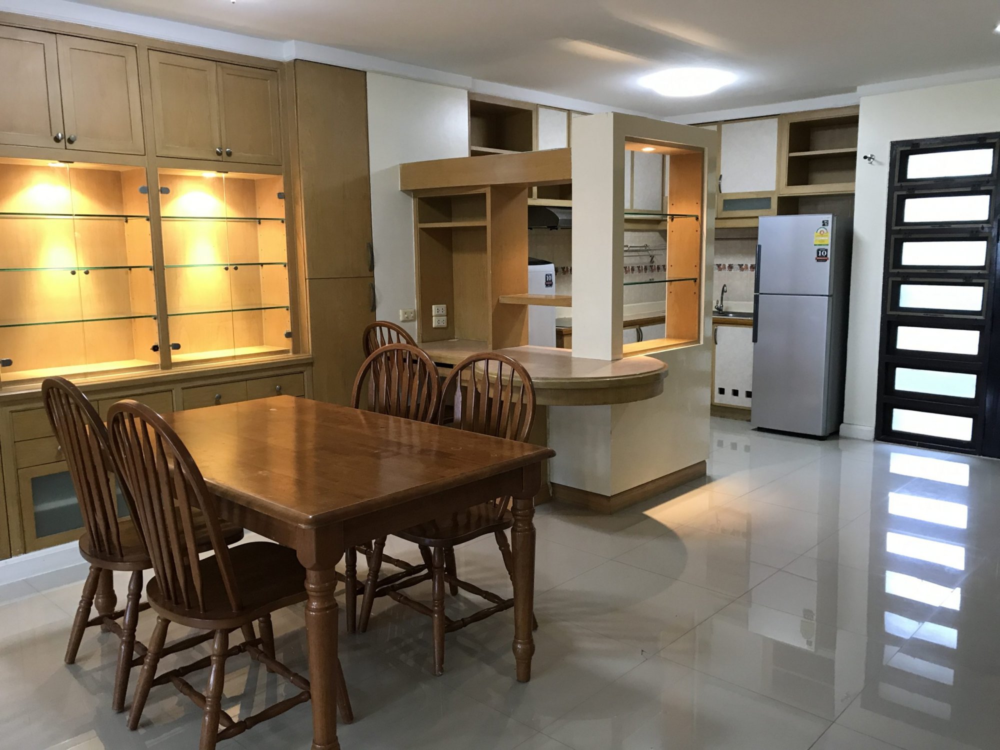 ให้เช่า! Supalai Place สุขุมวิท 39 2 ห้องนอน 100 ตรม. ใกล้ BTS พร้อมพงษ์ เพียง 30,000 บาท/เดือน (ราคาต่อรองได้)เฟอร์นิเจอร์ครบพร้อมเข้าอยู่ PROP000421