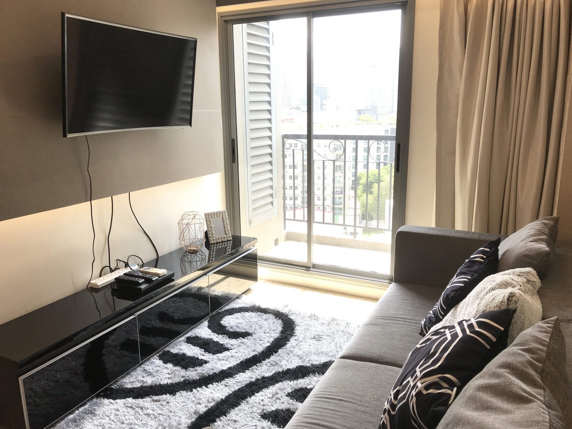 ปล่อยเช่า! The Crest Sukhumvit 34 ในราคาเพียง 28,000บาท/เดือน 1 ห้องนอน 1 ห้องน้ำ 35ตรม. ใกล้ BTS ทองหล่อ เฟอร์นิเจอร์ครบพร้อมเข้าอยู่ PROP000422