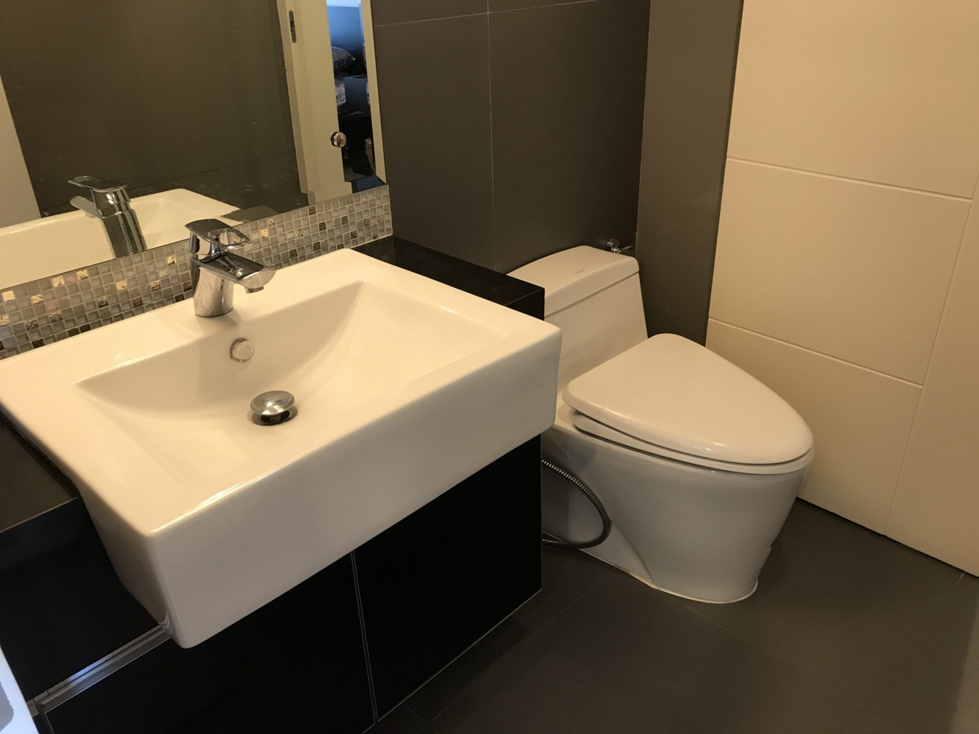 ปล่อยเช่า! The Crest Sukhumvit 34 ในราคาเพียง 40,000บาท/เดือน 1 ห้องนอน 1 ห้องน้ำ 46ตรม. ใกล้ BTS ทองหล่อ เฟอร์นิเจอร์ครบพร้อมเข้าอยู่ PROP000424