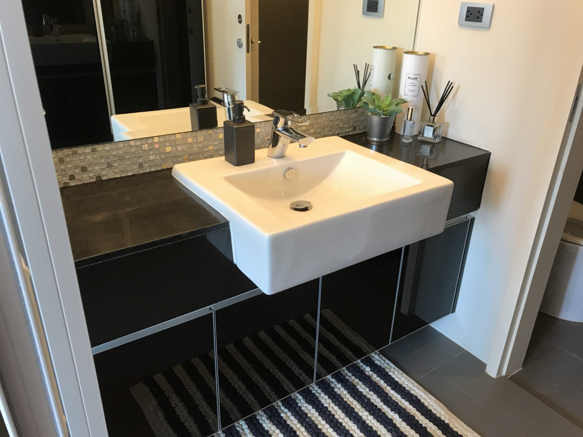 ** Hot Deal! ** The Crest Sukhumvit 34 ปล่อยเช่า ราคาพิเศษเพียง 22,000บาท/เดือน 1 ห้องนอน 1 ห้องน้ำ 35ตรม. ใกล้ BTS ทองหล่อ เฟอร์นิเจอร์ครบพร้อมเข้าอยู่ PROP000425