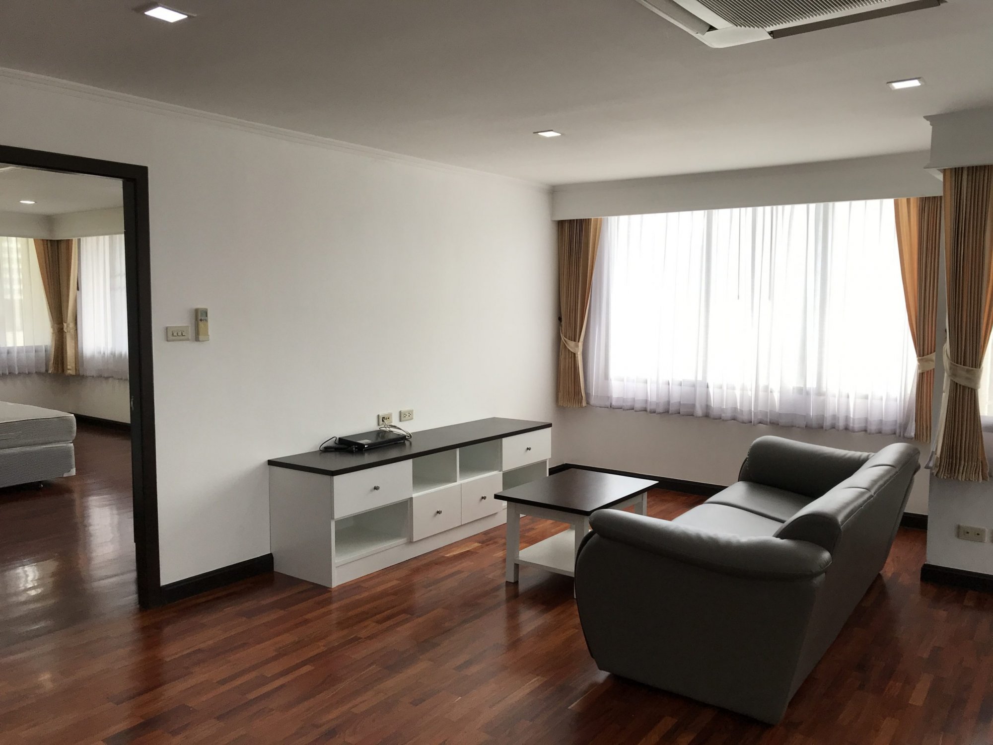 ปล่อยเช่า! Acadamia Grand Tower ในราคาเพียง 58,000บาท/เดือน 2 ห้องนอน 2 ห้องน้ำ 1 ห้องนั่งเล่น ขนาด 121ตรม. ใกล้ BTS พร้อมพงษ์ เฟอร์นิเจอร์ครบพร้อมเข้าอยู่ (ต่อรองราคาได้) PROP000433