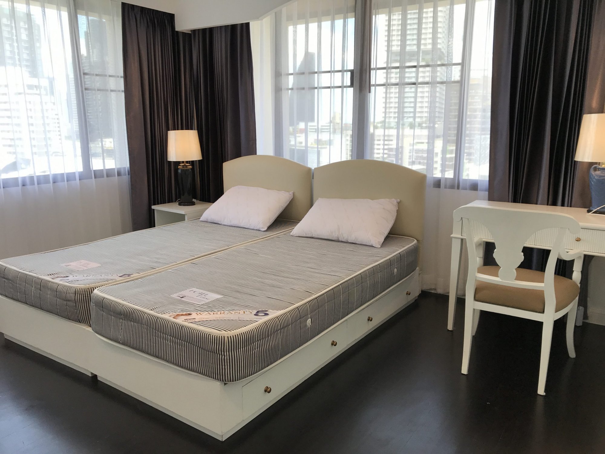 ปล่อยเช่า! Acadamia Grand Tower ในราคาเพียง 60,000บาท/เดือน 3 ห้องนอน 2 ห้องน้ำ ขนาด 162.79ตรม. ใกล้ BTS พร้อมพงษ์ เฟอร์นิเจอร์ครบพร้อมเข้าอยู่ PROP000440