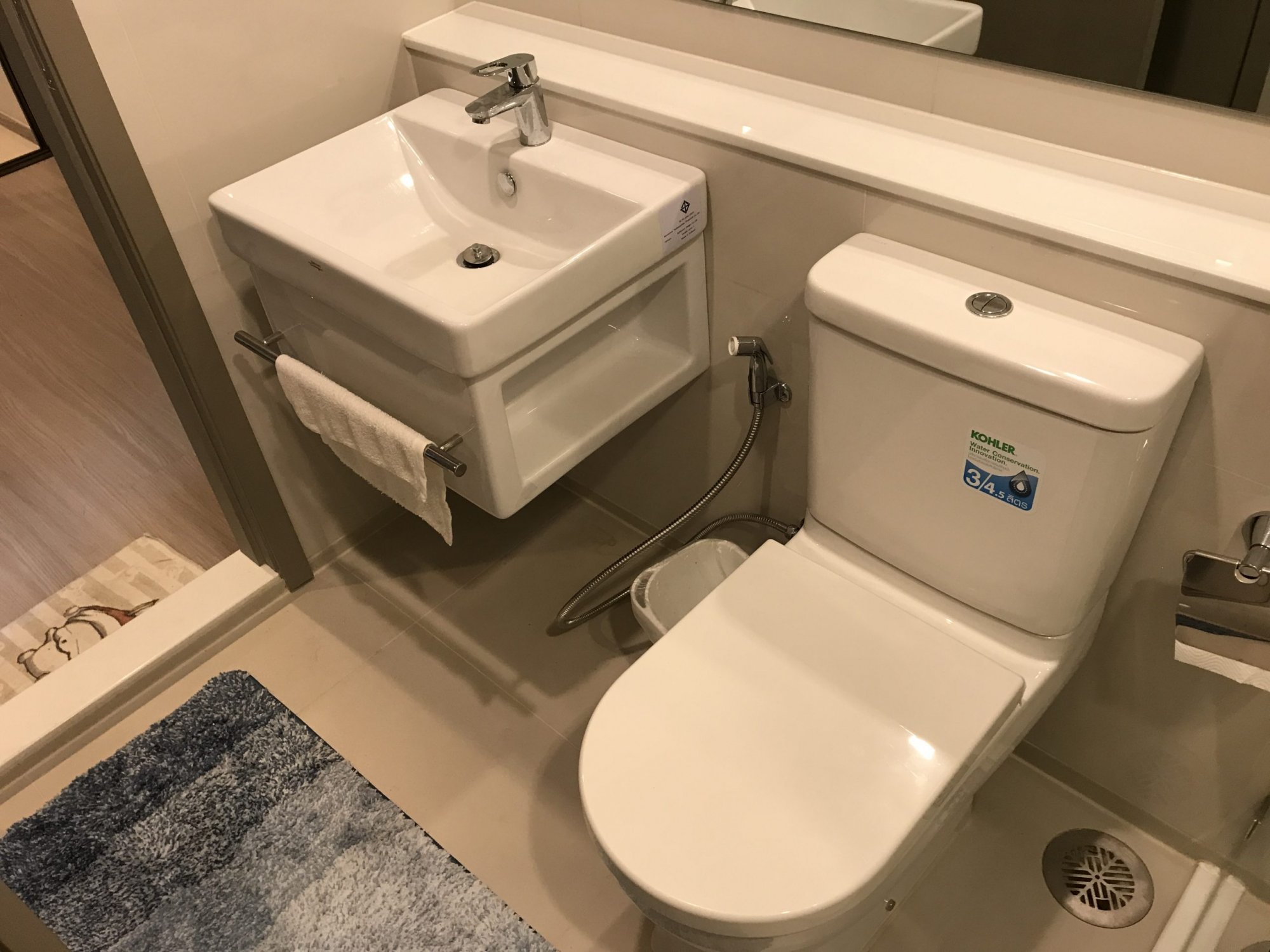 ปล่อยเช่า! LIFE Asoke - Rama 9 ในราคาเพียง 22,000บาท/เดือน 1 ห้องนอน 1 ห้องน้ำ 35ตรม. ใกล้ MRTพระราม 9 เฟอร์นิเจอร์ครบพร้อมเข้าอยู่ PROP000456