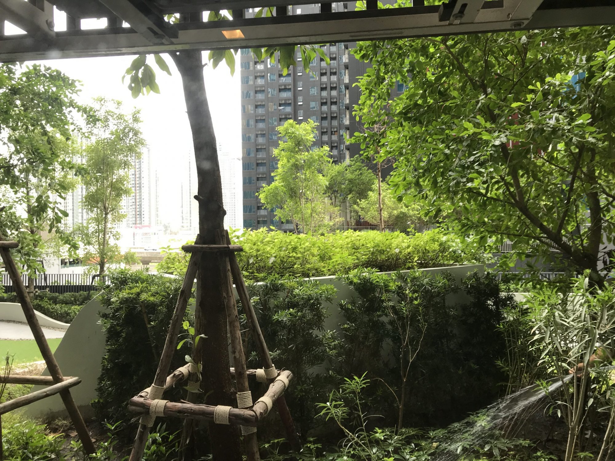 ปล่อยเช่า! LIFE Asoke - Rama 9 ในราคาเพียง 22,000บาท/เดือน 1 ห้องนอน 1 ห้องน้ำ 35ตรม. ใกล้ MRTพระราม 9 เฟอร์นิเจอร์ครบพร้อมเข้าอยู่ PROP000456