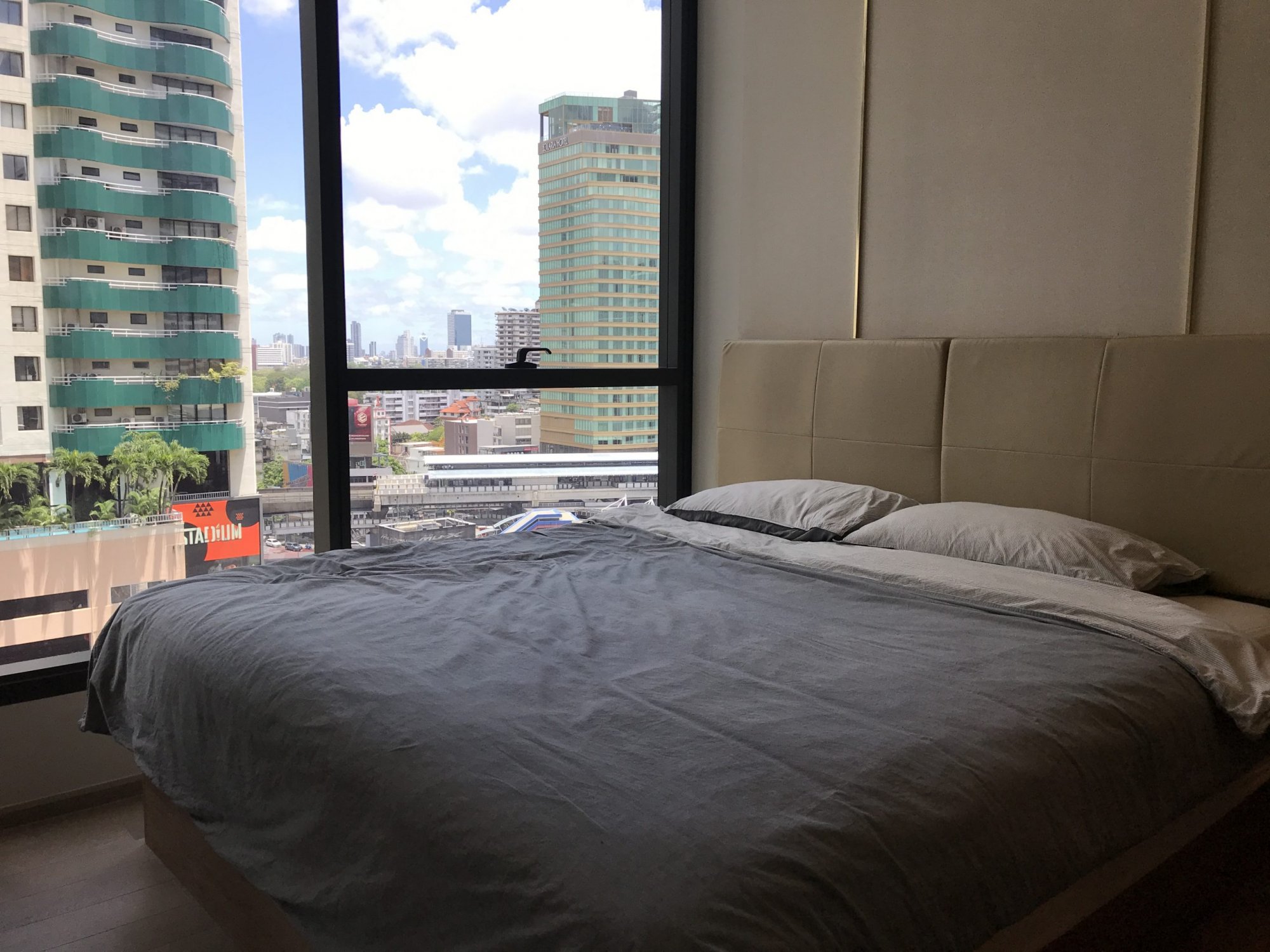 ** ขาย/เช่า! ** Celes Asoke ขายเพียง 9,095,000บาท รวมค่าใช้จ่ายทุกอย่าง เช่าเพียง 33,000บาท/เดือน 1 ห้องนอน 1 ห้องน้ำ 34ตรม. ใกล้ BTS สุขุวิท เฟอร์นิเจอร์ครบพร้อมเข้าอยู่ PROP000467