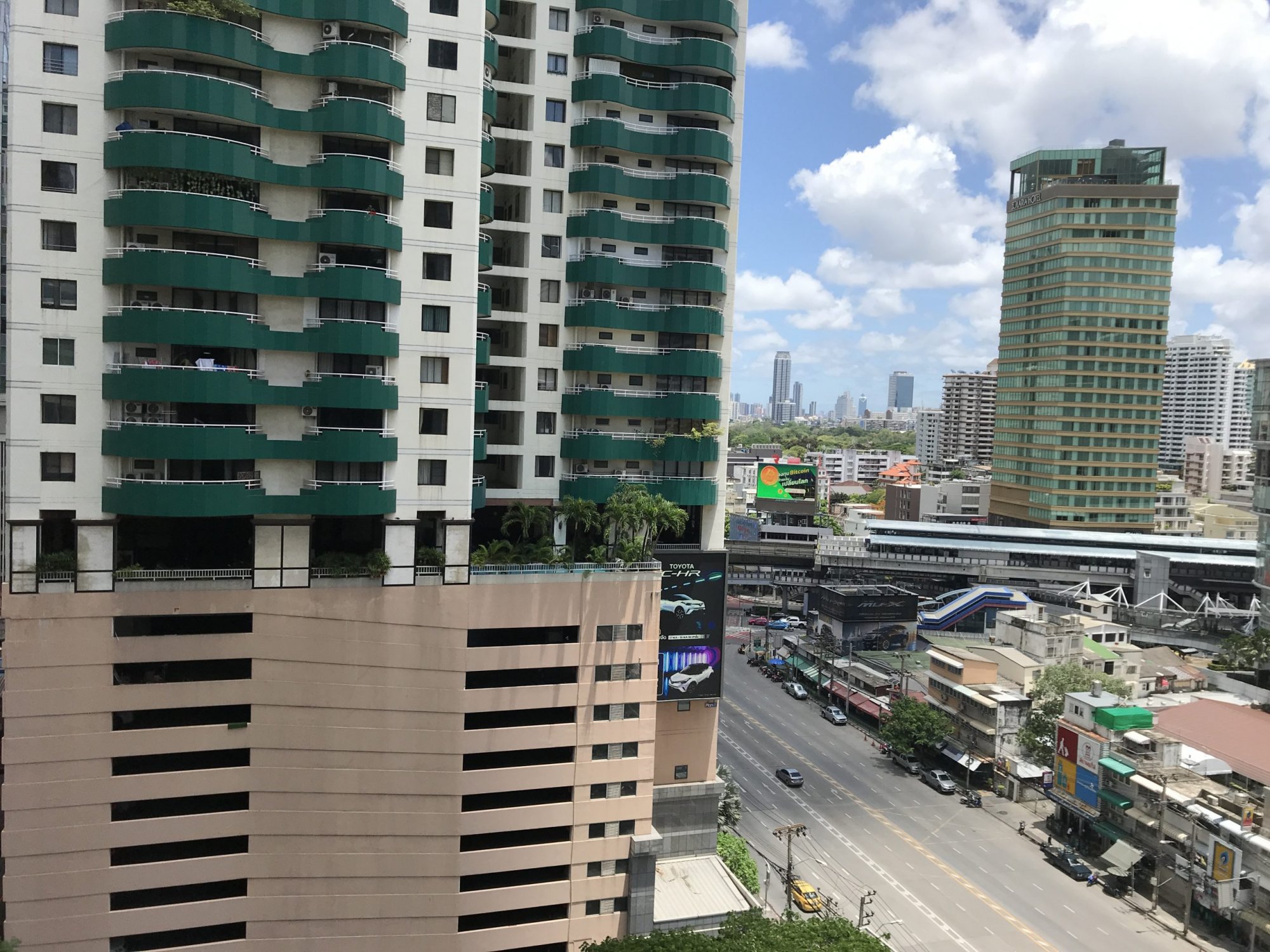 ** ขาย/เช่า! ** Celes Asoke ขายเพียง 9,095,000บาท รวมค่าใช้จ่ายทุกอย่าง เช่าเพียง 33,000บาท/เดือน 1 ห้องนอน 1 ห้องน้ำ 34ตรม. ใกล้ BTS สุขุวิท เฟอร์นิเจอร์ครบพร้อมเข้าอยู่ PROP000467