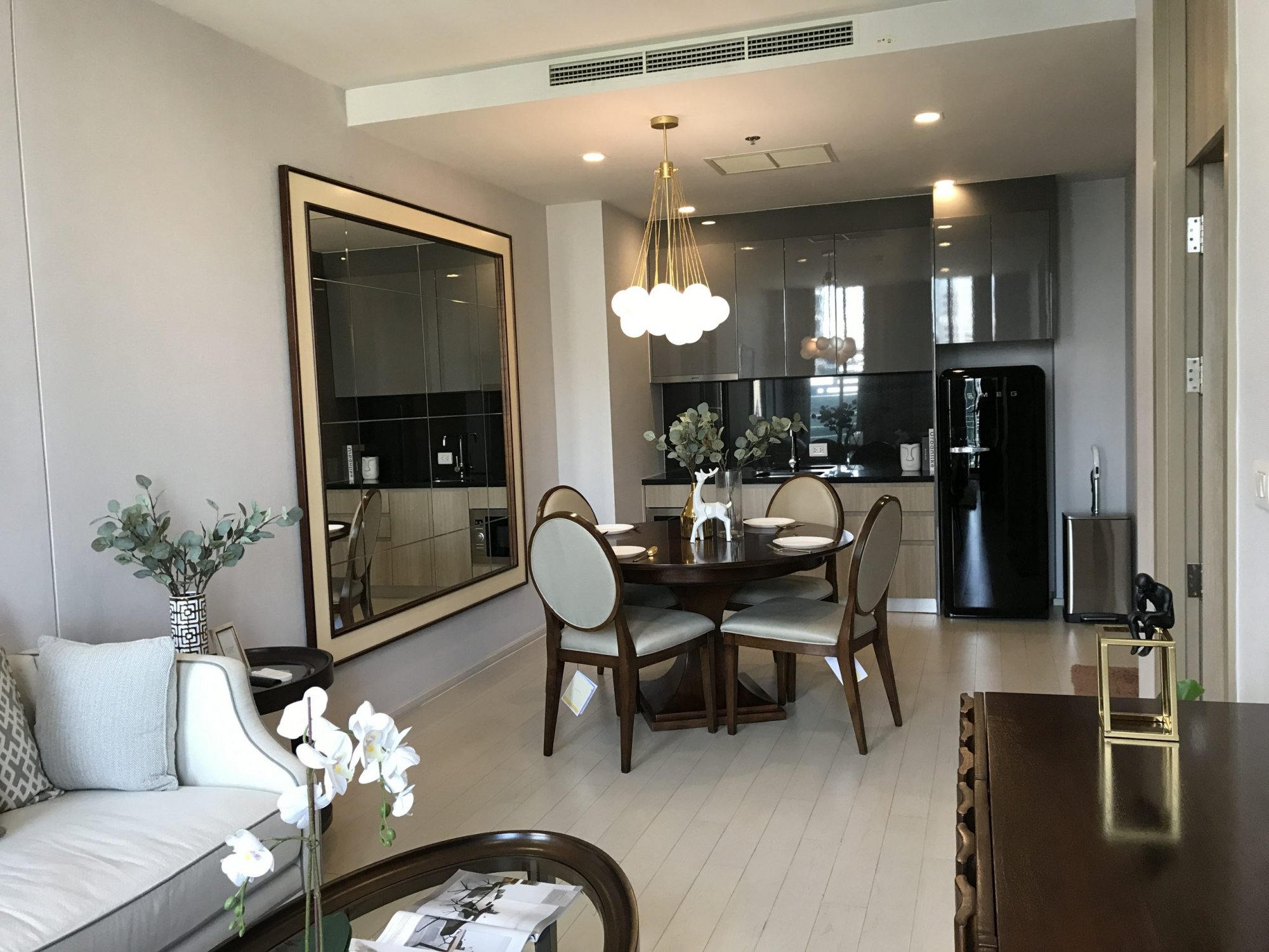 ** ขายด่วน! ** Noble Ploenchit พร้อมให้คุณเป้นเจ้าของ เพียง 18,685,000บาท รวมค่าใช้จ่ายทุกอย่าง 1 ห้องนอน 1 ห้องน้ำ 59ตรม. ใกล้ BTS เพลินจิต เฟอร์นิเจอร์ครบพร้อมเข้าอยู่ PROP000470