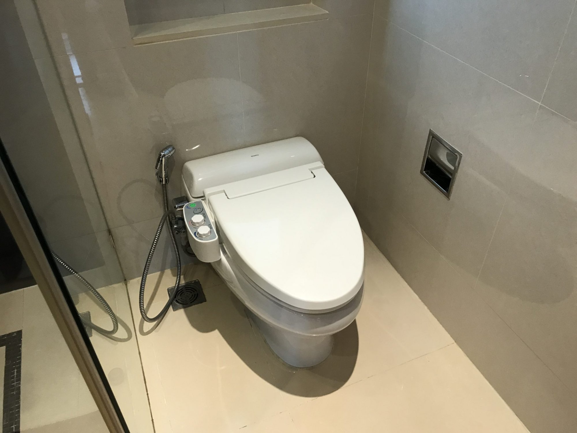 ปล่อยเช่า! The Address Sukhumvit 28 ในราคาเพียง 65,000บาท/เดือน 2 ห้องนอนขนาดใหญ่  74 ตรม. ใกล้ BTS พร้อมพงษ์ เฟอร์นิเจอร์ครบพร้อมเข้าอยู่