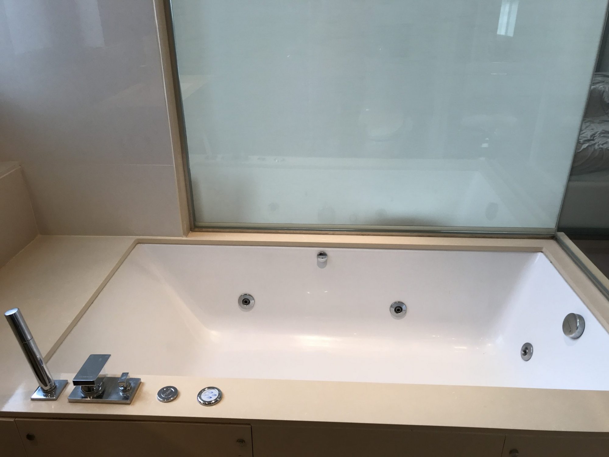 ปล่อยเช่า! The Address Sukhumvit 28 ในราคาเพียง 65,000บาท/เดือน 2 ห้องนอนขนาดใหญ่  74 ตรม. ใกล้ BTS พร้อมพงษ์ เฟอร์นิเจอร์ครบพร้อมเข้าอยู่