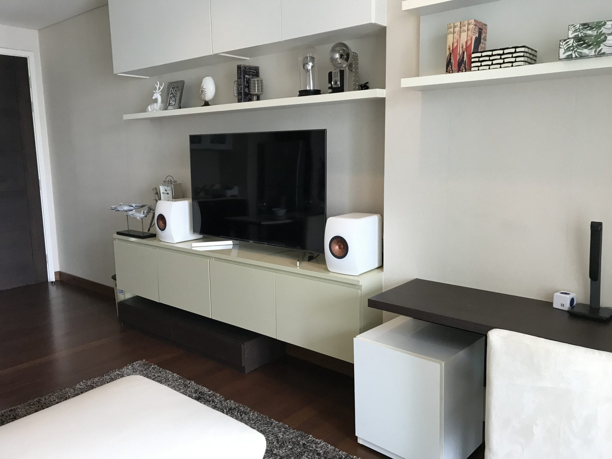 ** ลดกระหน่ำ! ** ปล่อยเช่า Ivy Thonglor ในราคาเพียง 25,000บาท/เดือน 1 ห้องนอน 1 ห้องน้ำ 43ตรม. ห้องใหญ่อยู่สบาย ใกล้ BTS ทองหล่อ เฟอร์นิเจอร์ครบพร้อมเข้าอยู่ PROP000499