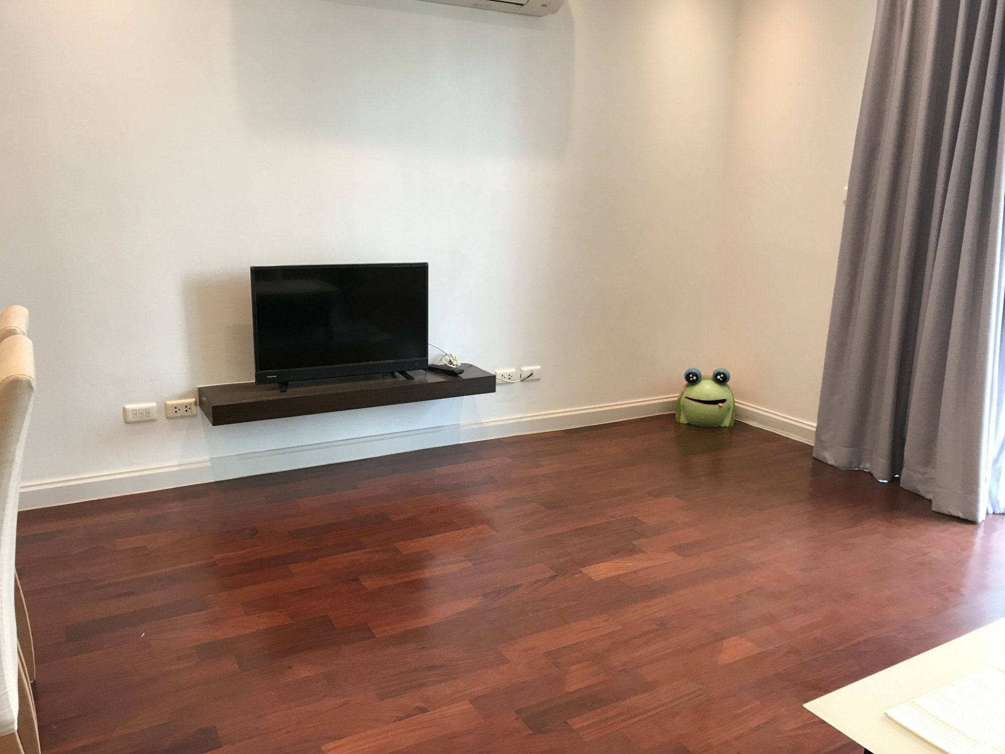 ** sale/rent! ** For sale 8,560,000THB and For rent 35,000THB/month at 49 Plus one 2 Bedroom 2 Bathroom Fully furnished (can negotiate) PROP000500