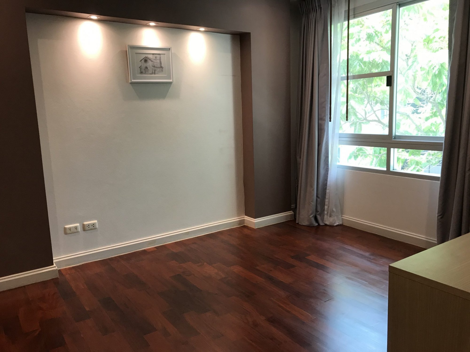 ** sale/rent! ** For sale 8,560,000THB and For rent 35,000THB/month at 49 Plus one 2 Bedroom 2 Bathroom Fully furnished (can negotiate) PROP000500