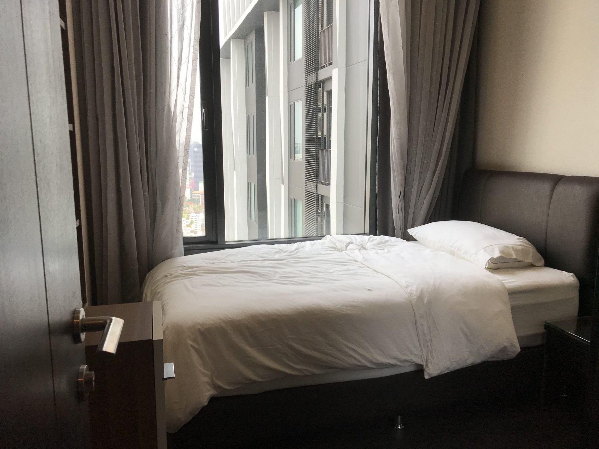 ปล่อยเช่า! The Edge Sukhumvit 23 ในราคาเพียง 55,000 บาท/เดือน 2 ห้องนอน 2 ห้องน้ำ 62.5ตรม ใกล้ BTS สุขุมวิท เฟอร์นิเจอร์ครบพร้อมเข้าอยู่ PROP000501