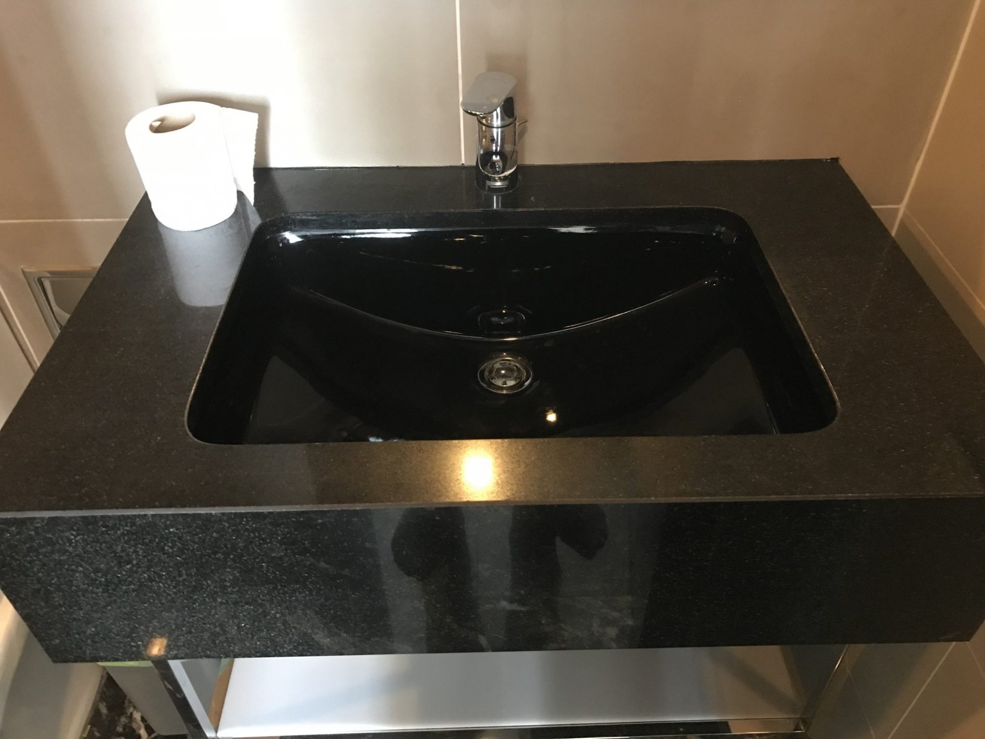 ปล่อยเช่า! The Edge Sukhumvit 23 ในราคาเพียง 55,000 บาท/เดือน 2 ห้องนอน 2 ห้องน้ำ 62.5ตรม ใกล้ BTS สุขุมวิท เฟอร์นิเจอร์ครบพร้อมเข้าอยู่ PROP000501