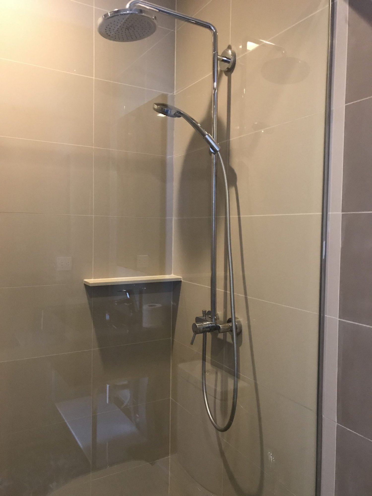 ปล่อยเช่า! The Edge Sukhumvit 23 ในราคาเพียง 55,000 บาท/เดือน 2 ห้องนอน 2 ห้องน้ำ 62.5ตรม ใกล้ BTS สุขุมวิท เฟอร์นิเจอร์ครบพร้อมเข้าอยู่ PROP000501