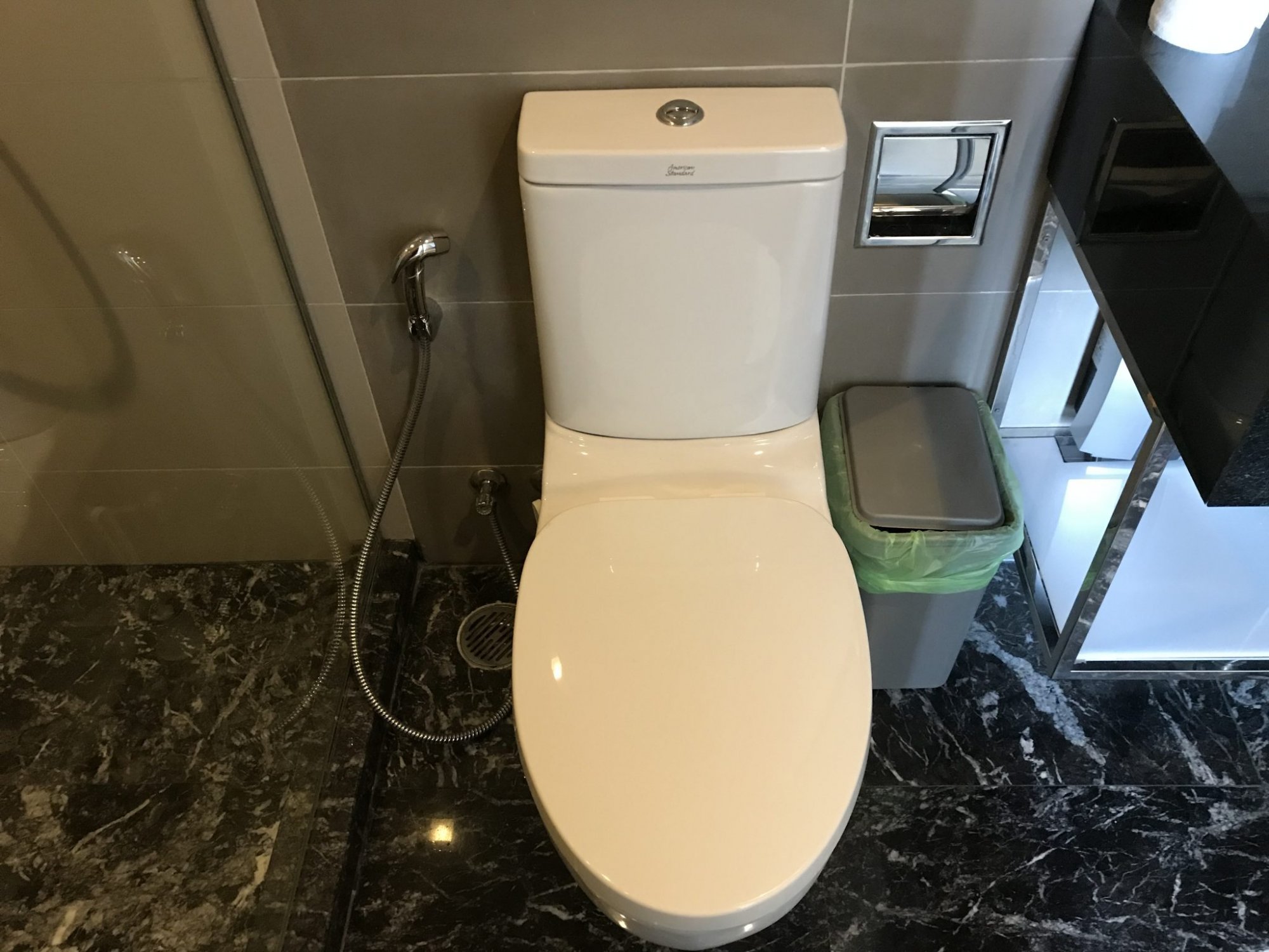 ปล่อยเช่า! The Edge Sukhumvit 23 ในราคาเพียง 55,000 บาท/เดือน 2 ห้องนอน 2 ห้องน้ำ 62.5ตรม ใกล้ BTS สุขุมวิท เฟอร์นิเจอร์ครบพร้อมเข้าอยู่ PROP000501