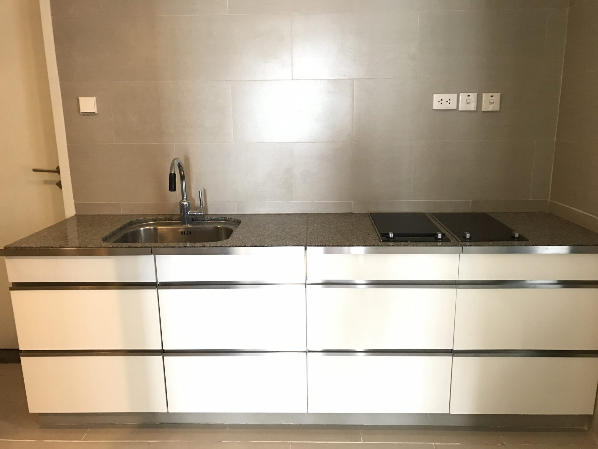 ปล่อยเช่า! The Met (เดอะ เม็ท) ในราคาเพียง 120,000บาท/เดือน 3 ห้องนอน 4 ห้องน้ำ 198ตรม. ใกล้ BTS ช่องนนทรี เฟอร์นิเจอร์ครบพร้อมเข้าอยู่ PROP000504