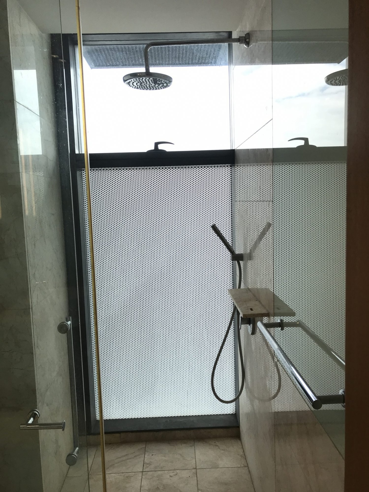 ปล่อยเช่า! The Met (เดอะ เม็ท) ในราคาเพียง 120,000บาท/เดือน 3 ห้องนอน 4 ห้องน้ำ 198ตรม. ใกล้ BTS ช่องนนทรี เฟอร์นิเจอร์ครบพร้อมเข้าอยู่ PROP000504