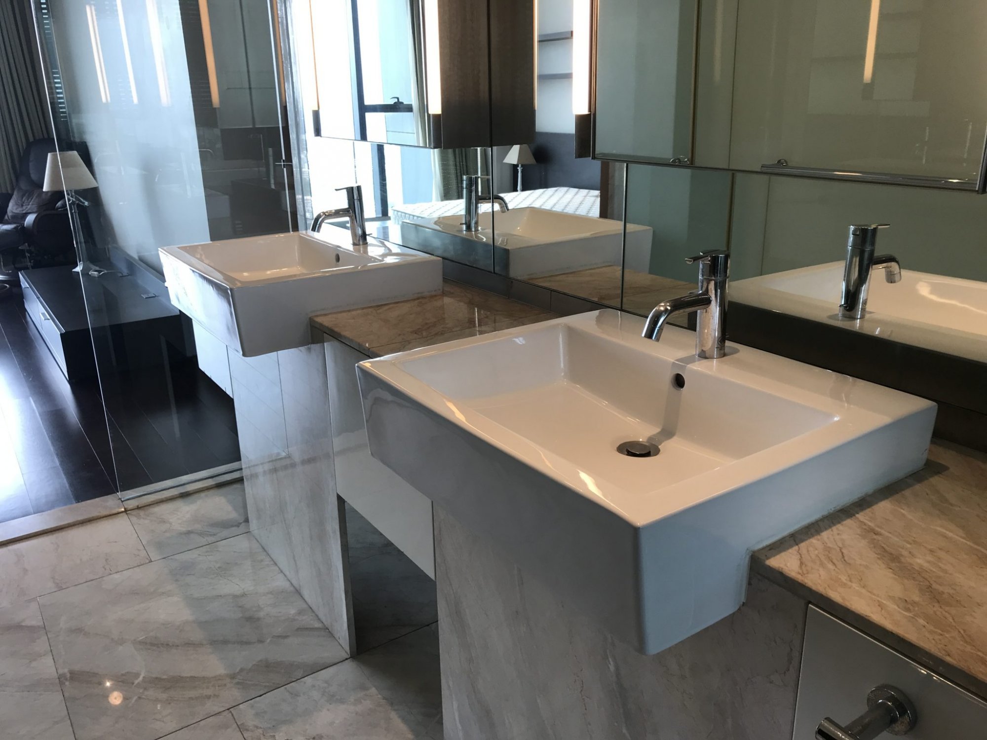 ปล่อยเช่า! The Met (เดอะ เม็ท) ในราคาเพียง 120,000บาท/เดือน 3 ห้องนอน 4 ห้องน้ำ 196ตรม. ใกล้ BTS ช่องนนทรี เฟอร์นิเจอร์ครบพร้อมเข้าอยู่ PROP000505