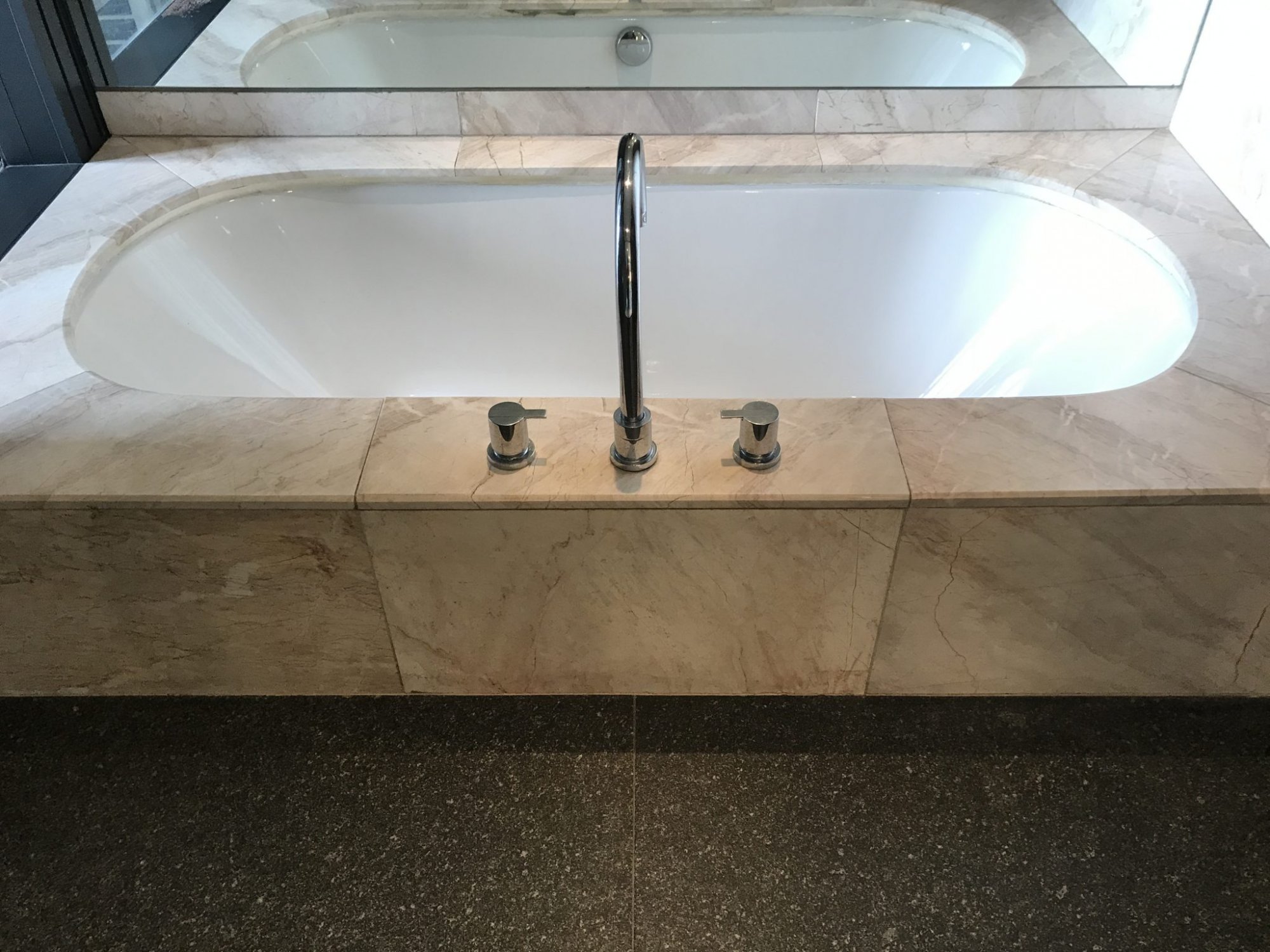 ปล่อยเช่า! The Met (เดอะ เม็ท) ในราคาเพียง 120,000บาท/เดือน 3 ห้องนอน 4 ห้องน้ำ 196ตรม. ใกล้ BTS ช่องนนทรี เฟอร์นิเจอร์ครบพร้อมเข้าอยู่ PROP000505