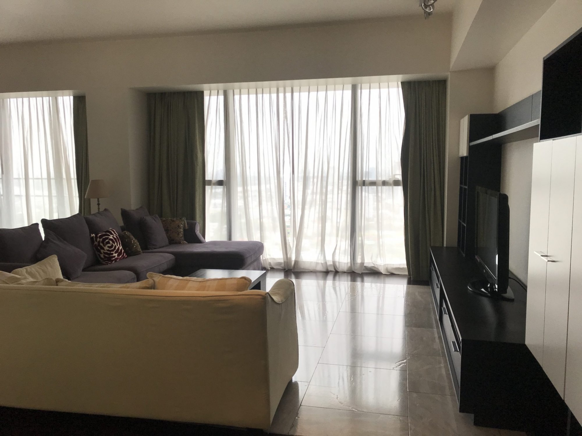 ปล่อยเช่า! The Met (เดอะ เม็ท) ในราคาเพียง 120,000บาท/เดือน 3 ห้องนอน 4 ห้องน้ำ 196ตรม. ใกล้ BTS ช่องนนทรี เฟอร์นิเจอร์ครบพร้อมเข้าอยู่ PROP000505