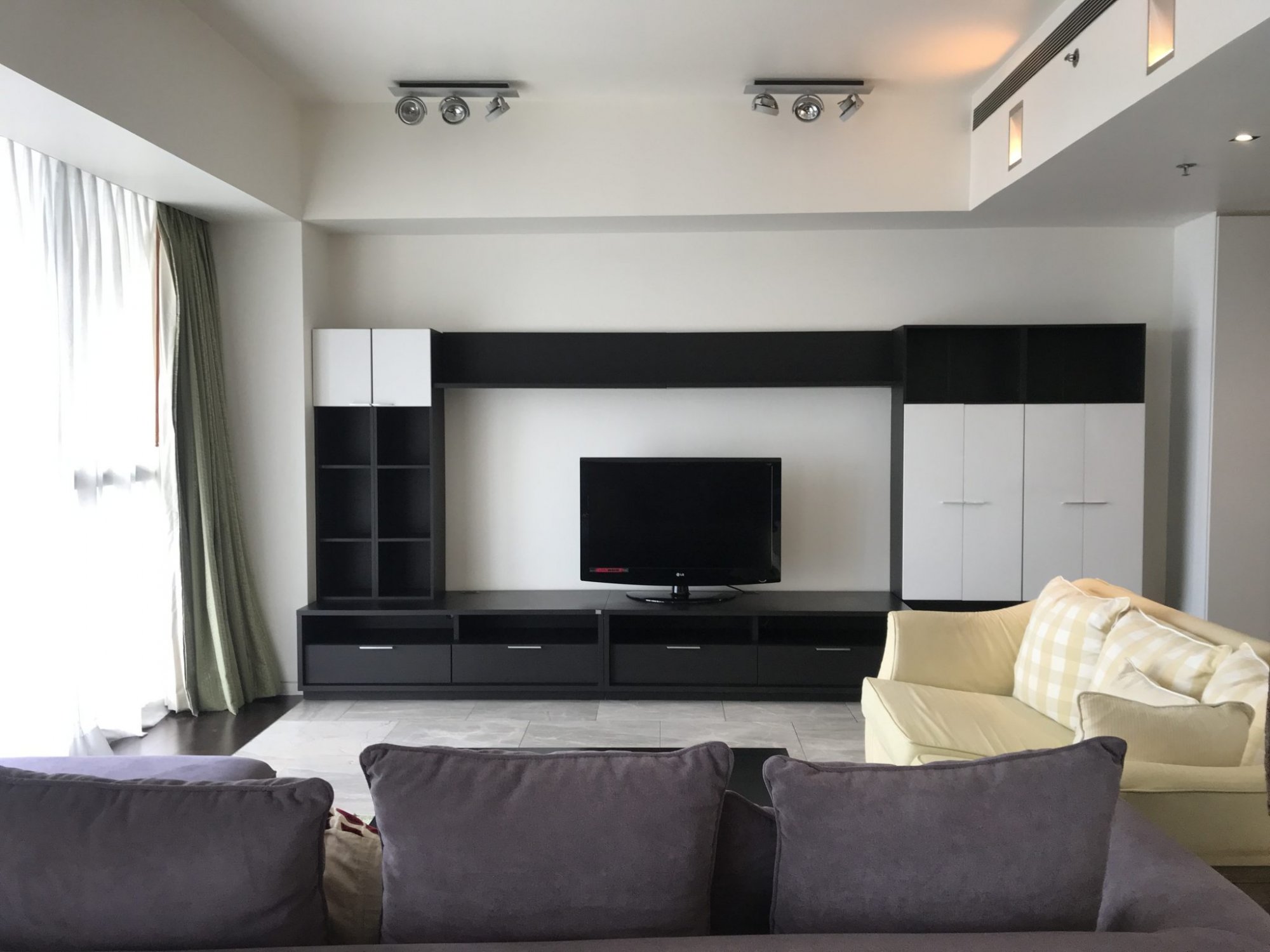 ปล่อยเช่า! The Met (เดอะ เม็ท) ในราคาเพียง 120,000บาท/เดือน 3 ห้องนอน 4 ห้องน้ำ 196ตรม. ใกล้ BTS ช่องนนทรี เฟอร์นิเจอร์ครบพร้อมเข้าอยู่ PROP000505