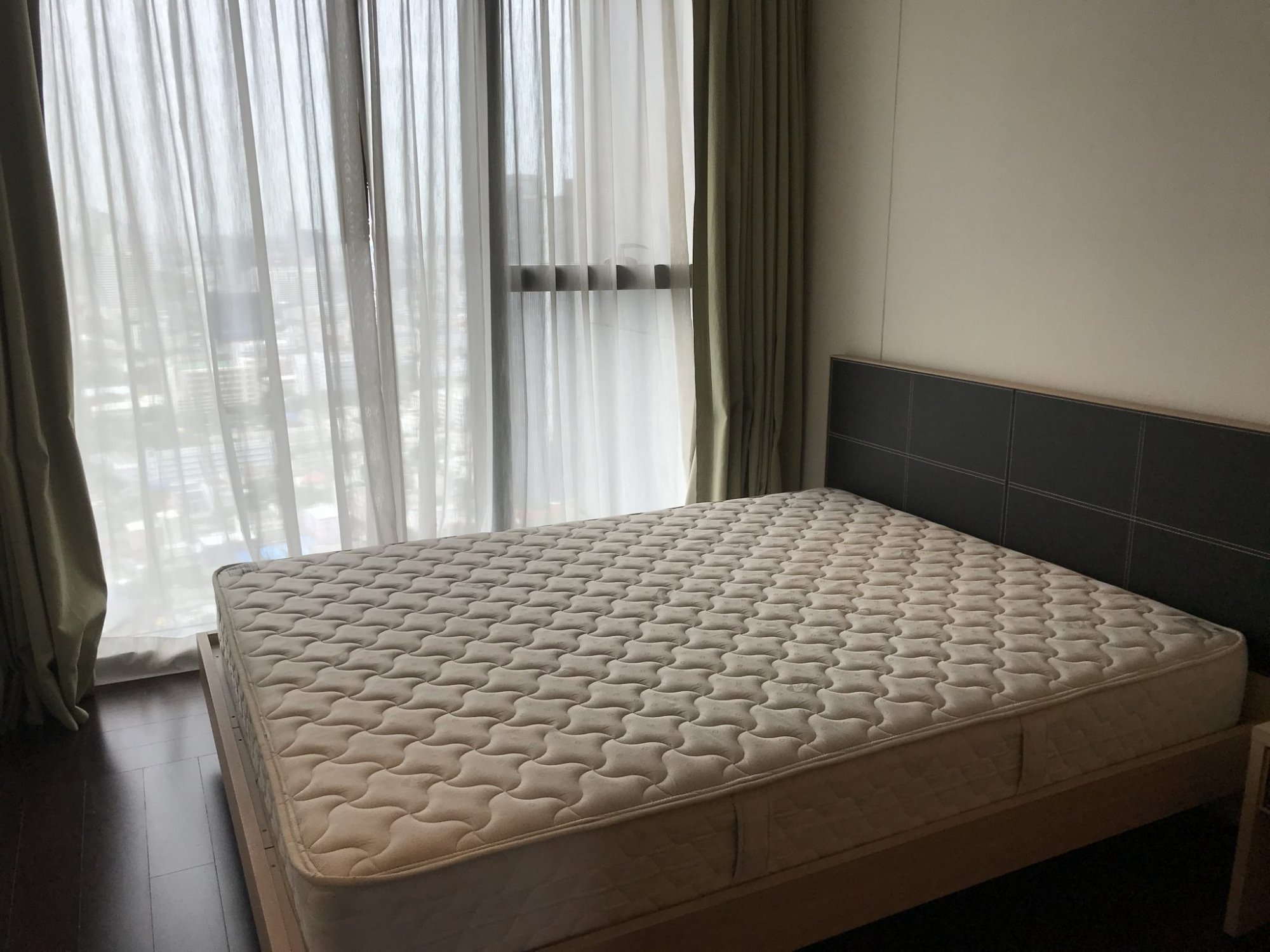 ปล่อยเช่า! The Met (เดอะ เม็ท) ในราคาเพียง 120,000บาท/เดือน 3 ห้องนอน 4 ห้องน้ำ 196ตรม. ใกล้ BTS ช่องนนทรี เฟอร์นิเจอร์ครบพร้อมเข้าอยู่ PROP000505