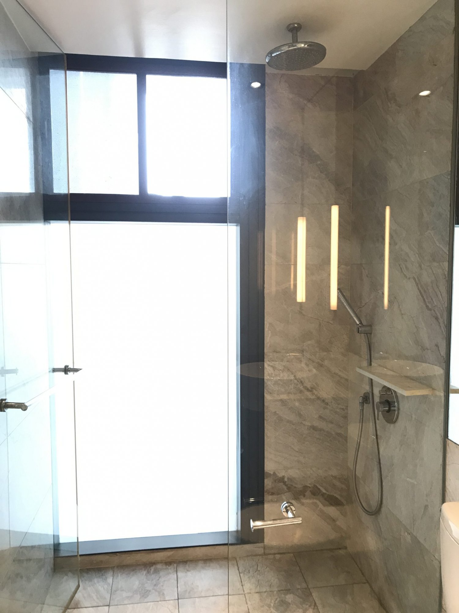 ปล่อยเช่า! The Met (เดอะ เม็ท) ในราคาเพียง 120,000บาท/เดือน 3 ห้องนอน 4 ห้องน้ำ 196ตรม. ใกล้ BTS ช่องนนทรี เฟอร์นิเจอร์ครบพร้อมเข้าอยู่ PROP000505