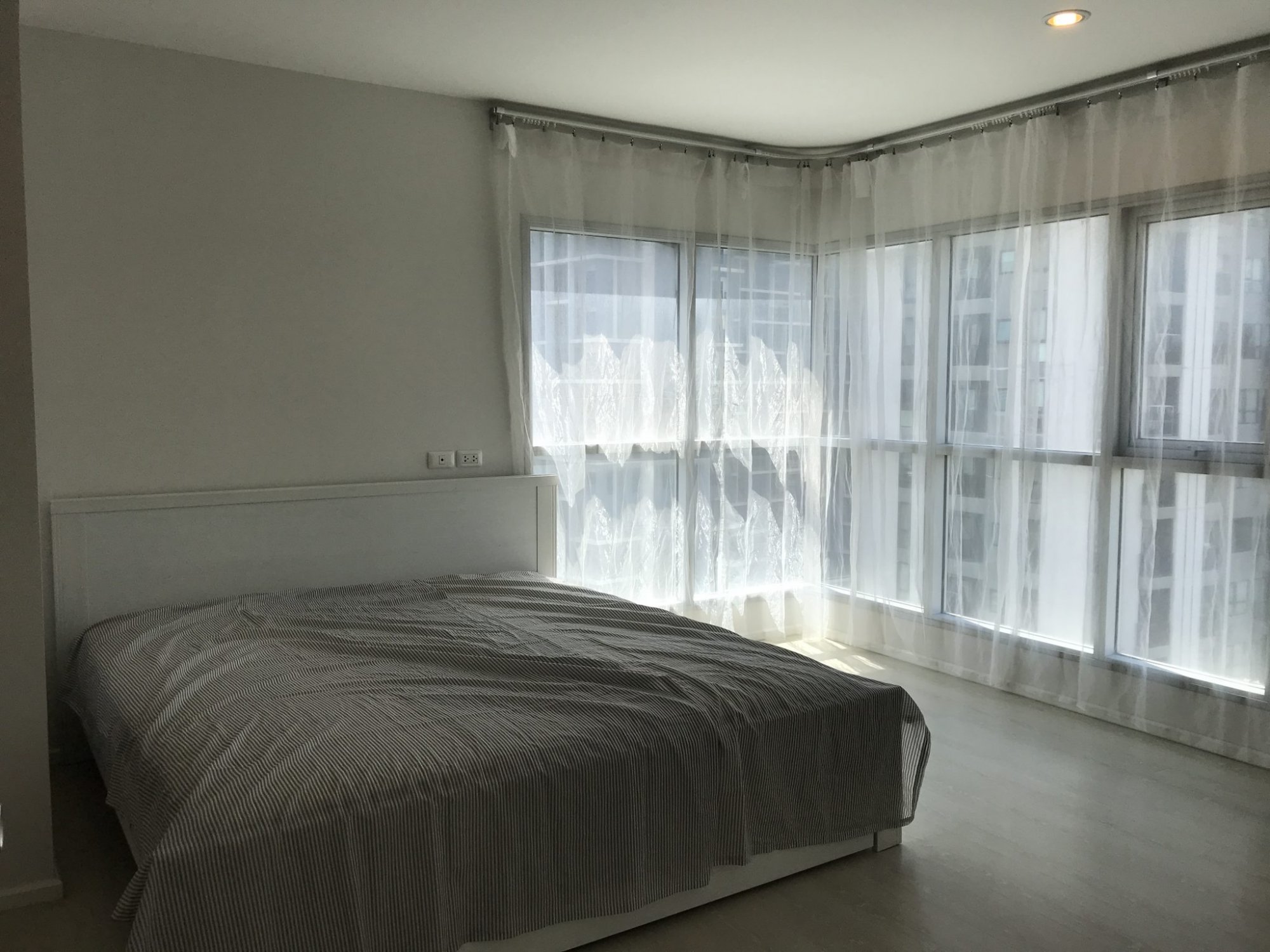 ราคาดี จนต้องรีบคว้า ให้เช่า ! Aspire Rama9 2 ห้องนอน 66 ตรม. ใกล้ MRT พระราม9 เพียง 25,000 บาท/เดือน  เฟอร์นิเจอร์ครบพร้อมเข้าอยู่