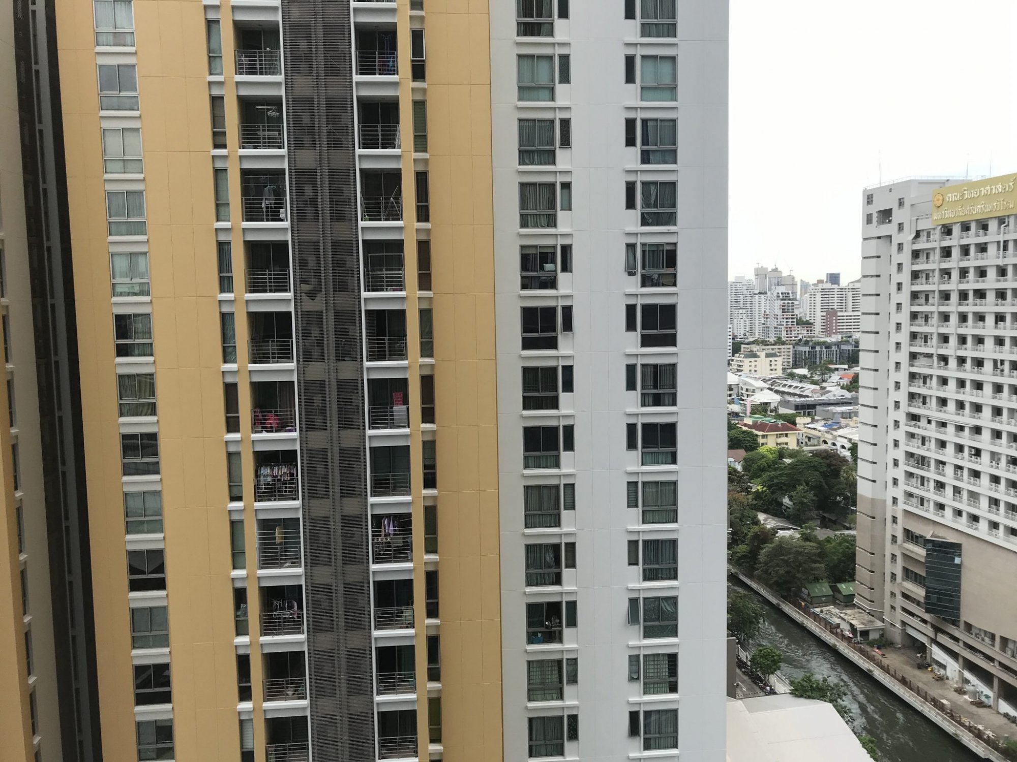 ให้เช่า Ideo Mobi Asoke ราคาพิเศษ สู้โควิด ใกล้ MRT เพชรบุรี เพียง 30,000บาท/เดือน Duplex เฟอร์นิเจอร์ครบพร้อมเข้าอยู่