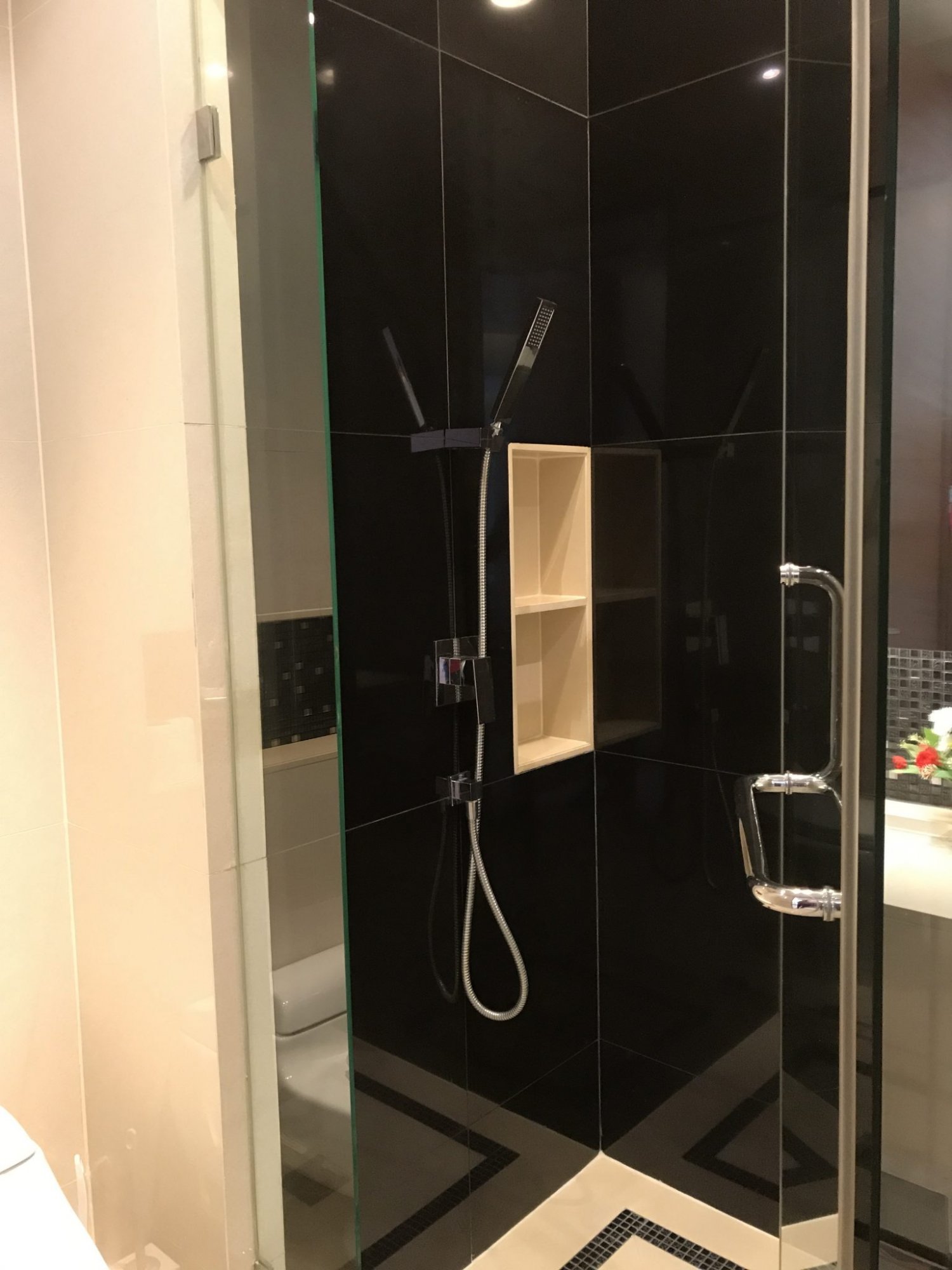ปล่อยเช่า/ขาย! The Address Sukhumvit 28 ในราคาเพียง 50,000บาท/เดือน ขายเพียว 18,200,000 บาท (ต่อรองได้) ราคานี้รวมค่าใช่จ่ายทุกอย่างแล้ว2 ห้องนอนขนาดใหญ่ 68 ตรม. ใกล้ BTS พร้อมพงษ์ เฟอร์นิเจอร์ครบพร้อมเข้าอยู่