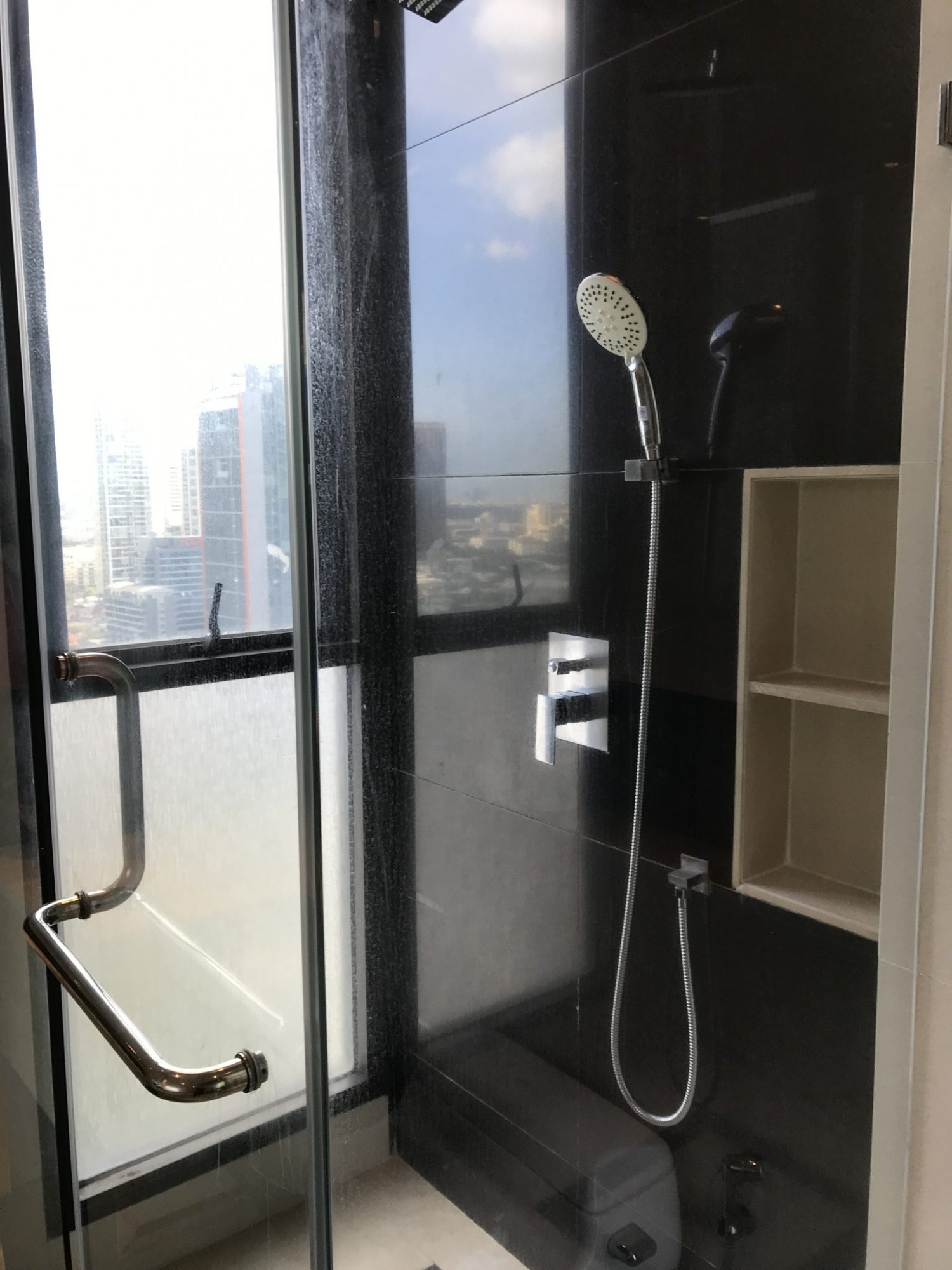 ปล่อยเช่า/ขาย! The Address Sukhumvit 28 ในราคาเพียง 50,000บาท/เดือน ขายเพียว 18,200,000 บาท (ต่อรองได้) ราคานี้รวมค่าใช่จ่ายทุกอย่างแล้ว2 ห้องนอนขนาดใหญ่ 68 ตรม. ใกล้ BTS พร้อมพงษ์ เฟอร์นิเจอร์ครบพร้อมเข้าอยู่
