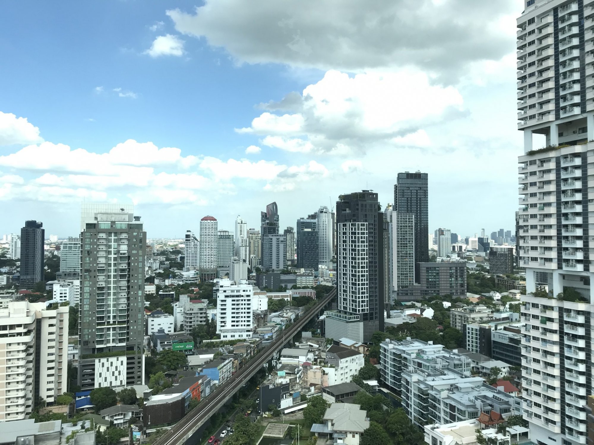 ปล่อยเช่า/ขาย! The Address Sukhumvit 28 ในราคาเพียง 50,000บาท/เดือน ขายเพียว 18,200,000 บาท (ต่อรองได้) ราคานี้รวมค่าใช่จ่ายทุกอย่างแล้ว2 ห้องนอนขนาดใหญ่ 68 ตรม. ใกล้ BTS พร้อมพงษ์ เฟอร์นิเจอร์ครบพร้อมเข้าอยู่