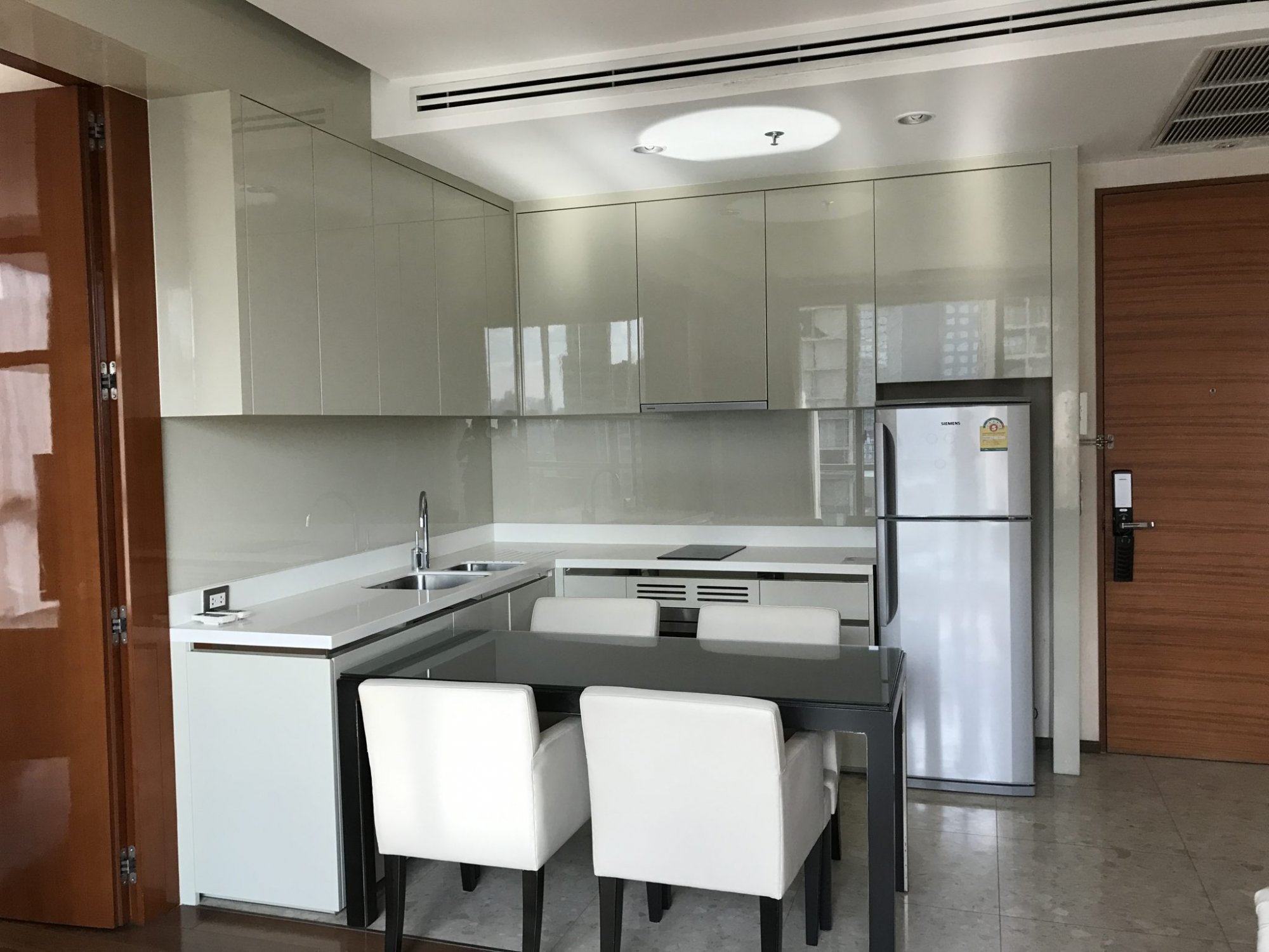 ปล่อยเช่า! The Address Sukhumvit 28 ในราคาเพียง 60,000บาท/เดือน 2 ห้องนอนขนาดใหญ่  67 ตรม. ใกล้ BTS พร้อมพงษ์ เฟอร์นิเจอร์ครบพร้อมเข้าอยู่