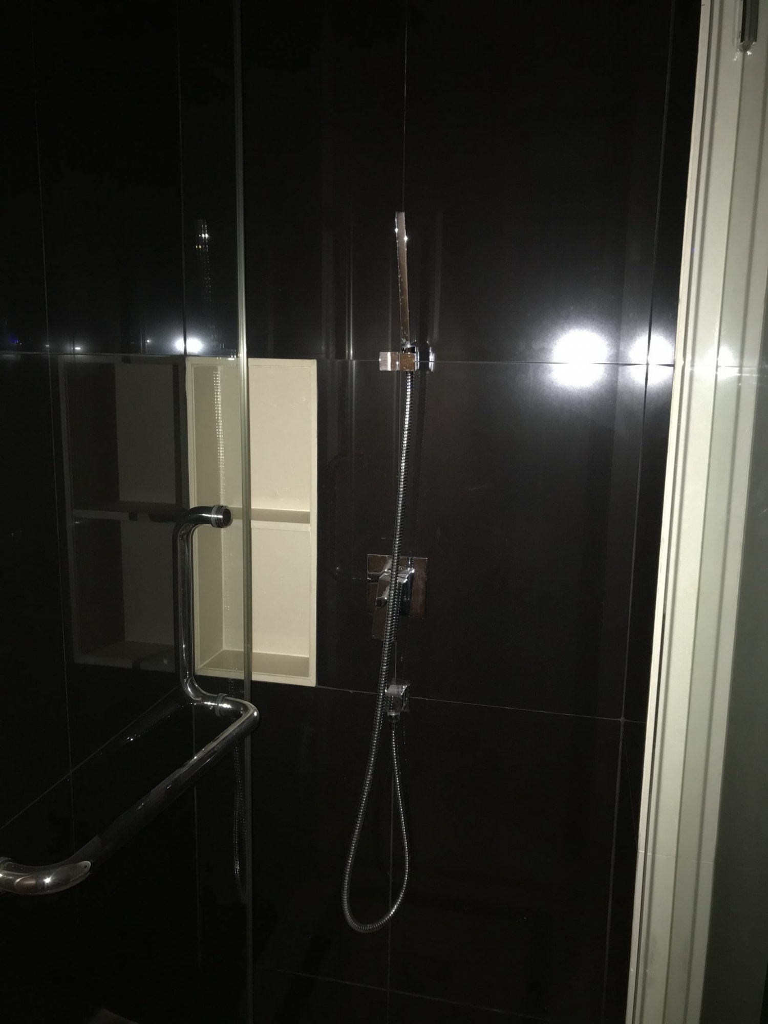 ปล่อยเช่า! The Address Sukhumvit 28 ในราคาเพียง 60,000บาท/เดือน 2 ห้องนอนขนาดใหญ่  67 ตรม. ใกล้ BTS พร้อมพงษ์ เฟอร์นิเจอร์ครบพร้อมเข้าอยู่