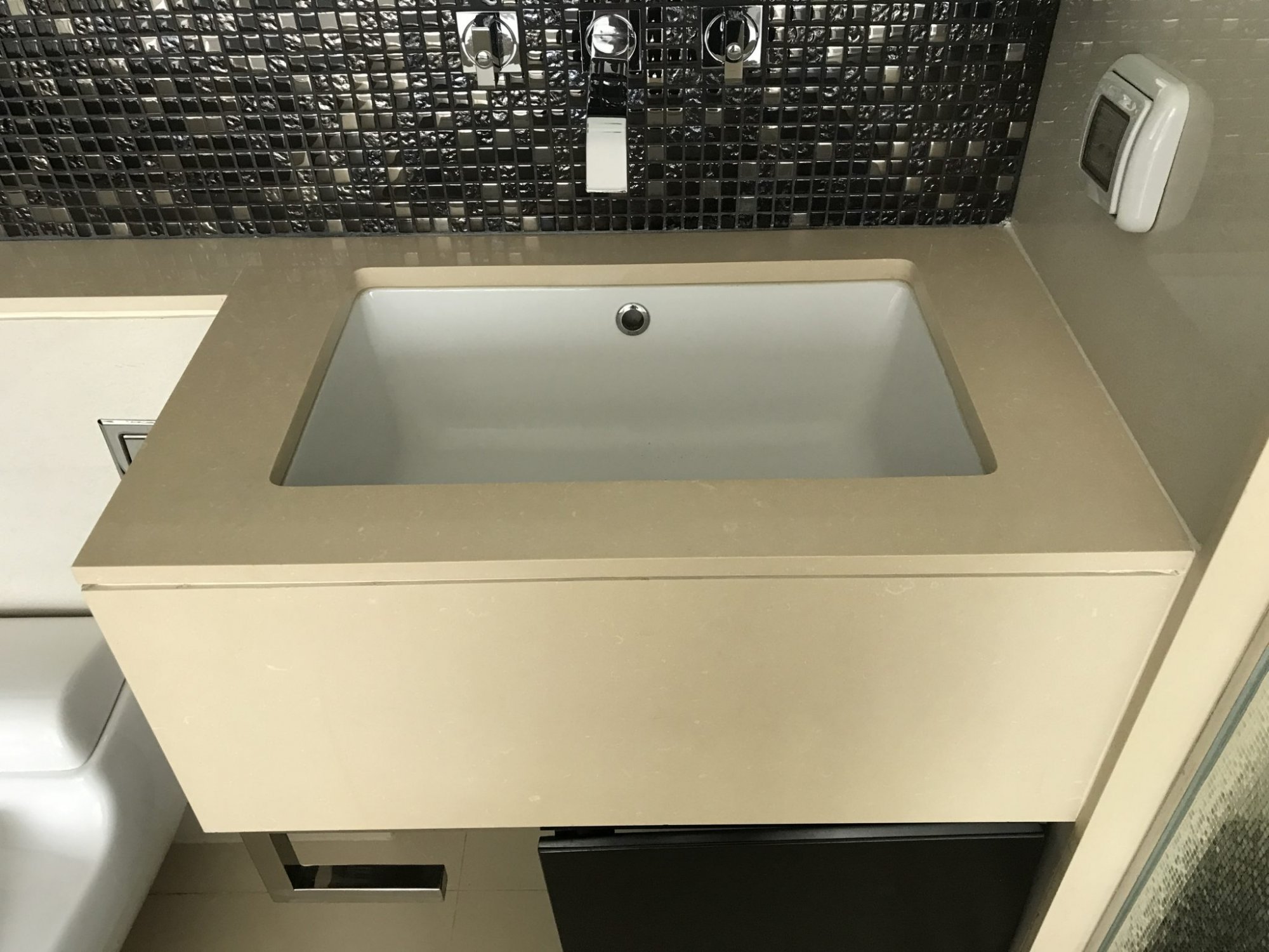 ปล่อยเช่า! The Address Sukhumvit 28 ในราคาเพียง 60,000บาท/เดือน 2 ห้องนอนขนาดใหญ่  67 ตรม. ใกล้ BTS พร้อมพงษ์ เฟอร์นิเจอร์ครบพร้อมเข้าอยู่