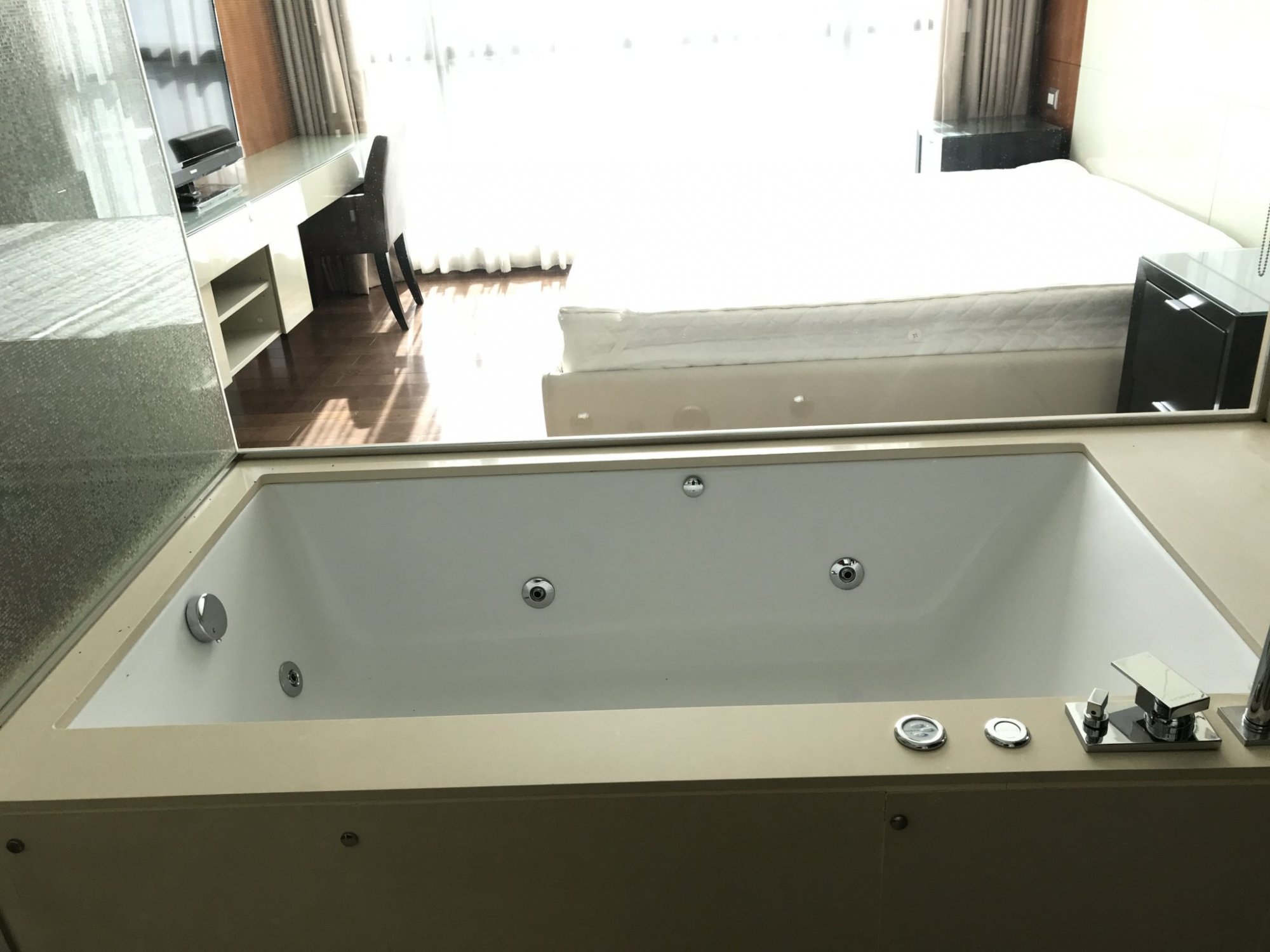 ปล่อยเช่า! The Address Sukhumvit 28 ในราคาเพียง 60,000บาท/เดือน 2 ห้องนอนขนาดใหญ่  67 ตรม. ใกล้ BTS พร้อมพงษ์ เฟอร์นิเจอร์ครบพร้อมเข้าอยู่