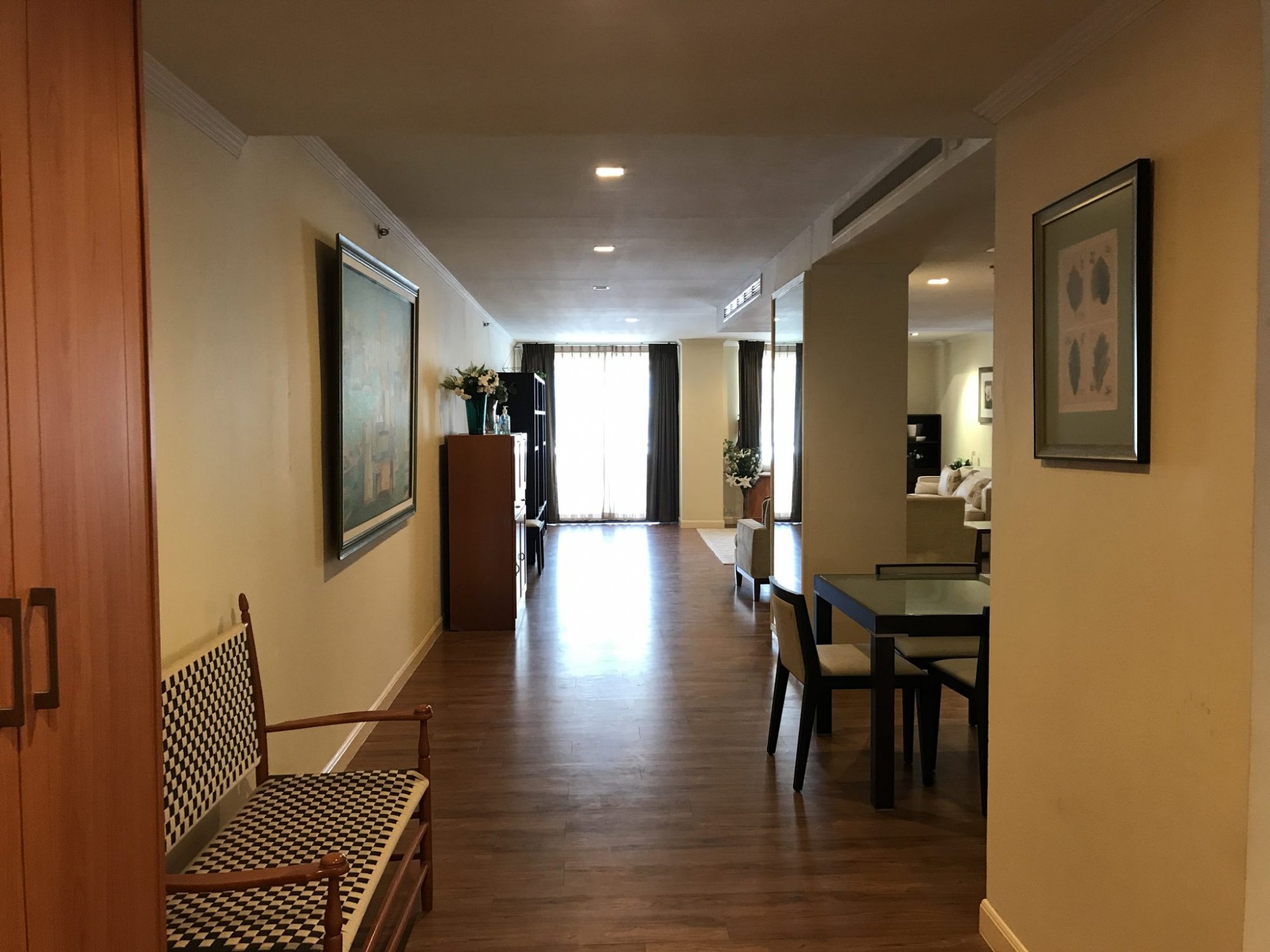 ** ขาย/เช่า! ** Las Colinas คอนโดหรู ใจกลางอโศก ขายเพียง 26,780,000บาท ค่าโอนคนละครึ่ง เช่าเพียง 68,000บาท/เดือน 2 ห้องนอน 3 ห้องน้ำ 185ตรม. เฟอร์นิเจอร์ครบพร้อมเข้าอยู่ PROP000544